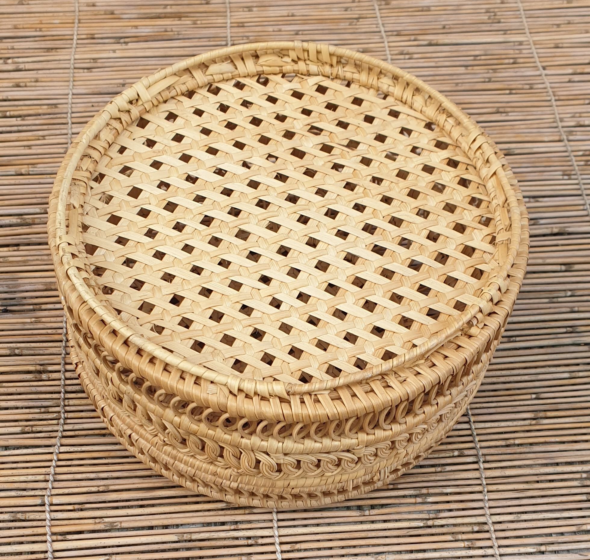 Braided rattan candy box