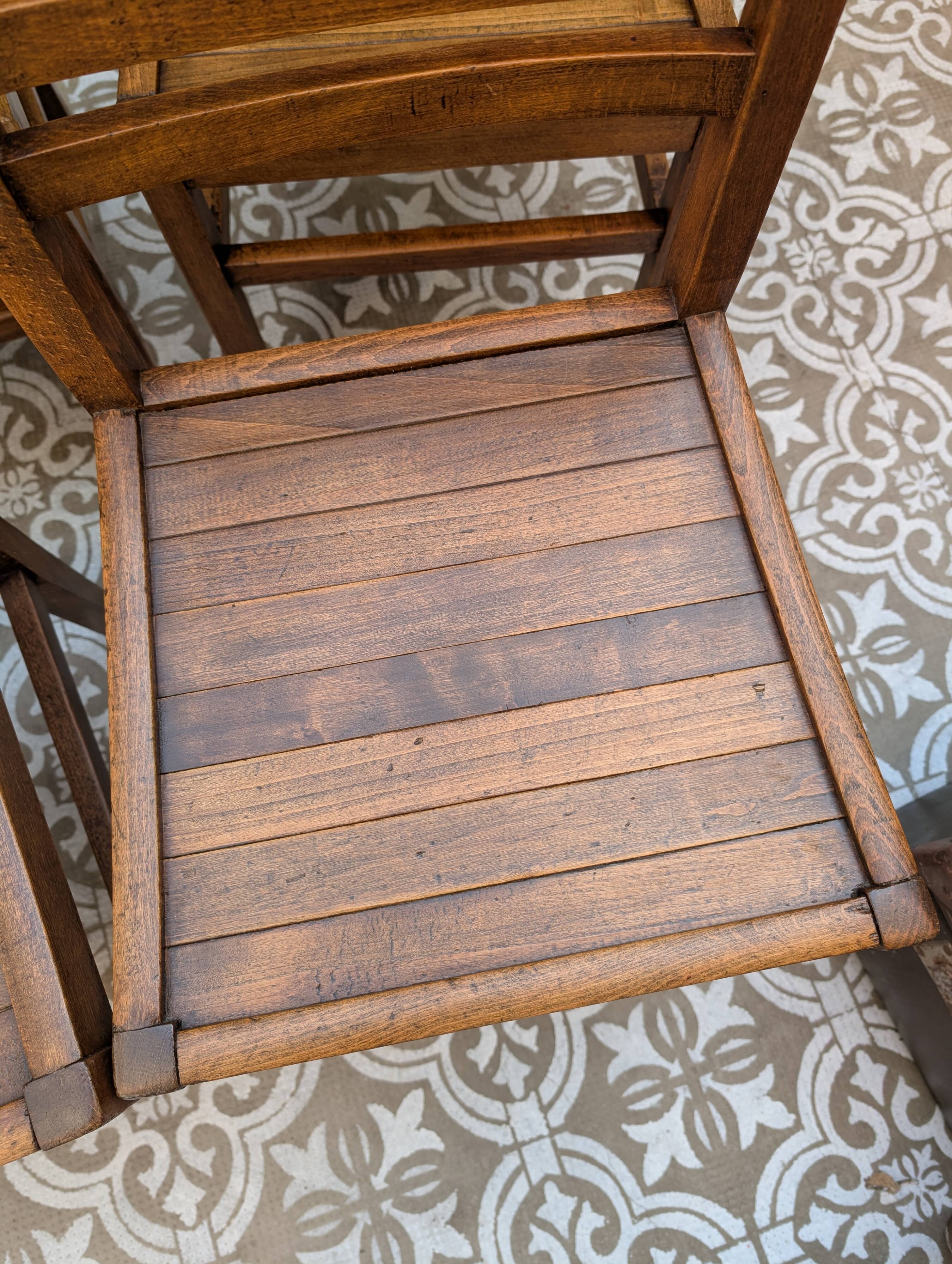 Set of reconstruction chairs