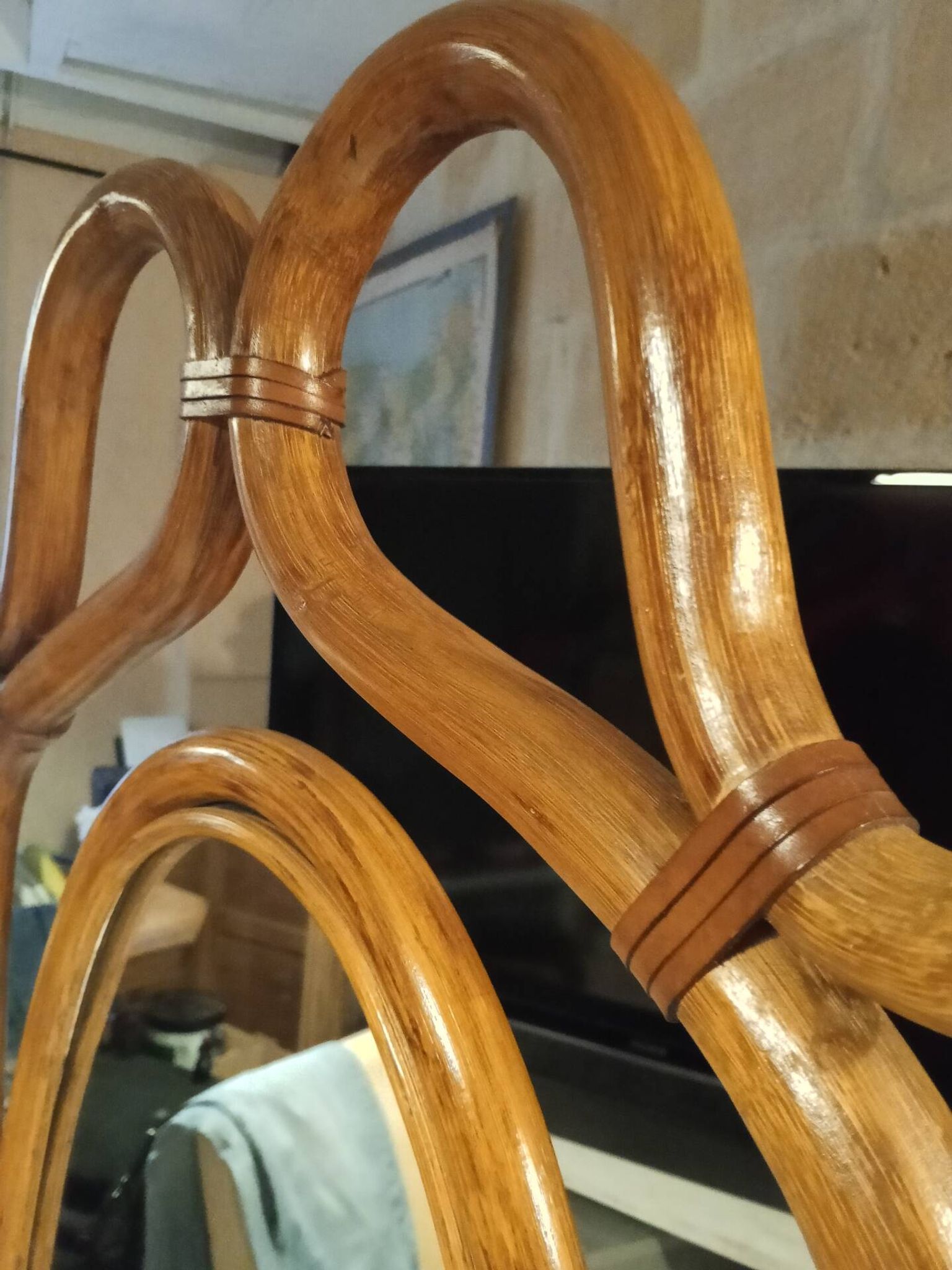 Antique curved rattan mirror – 175 cm – Art Nouveau elegance
