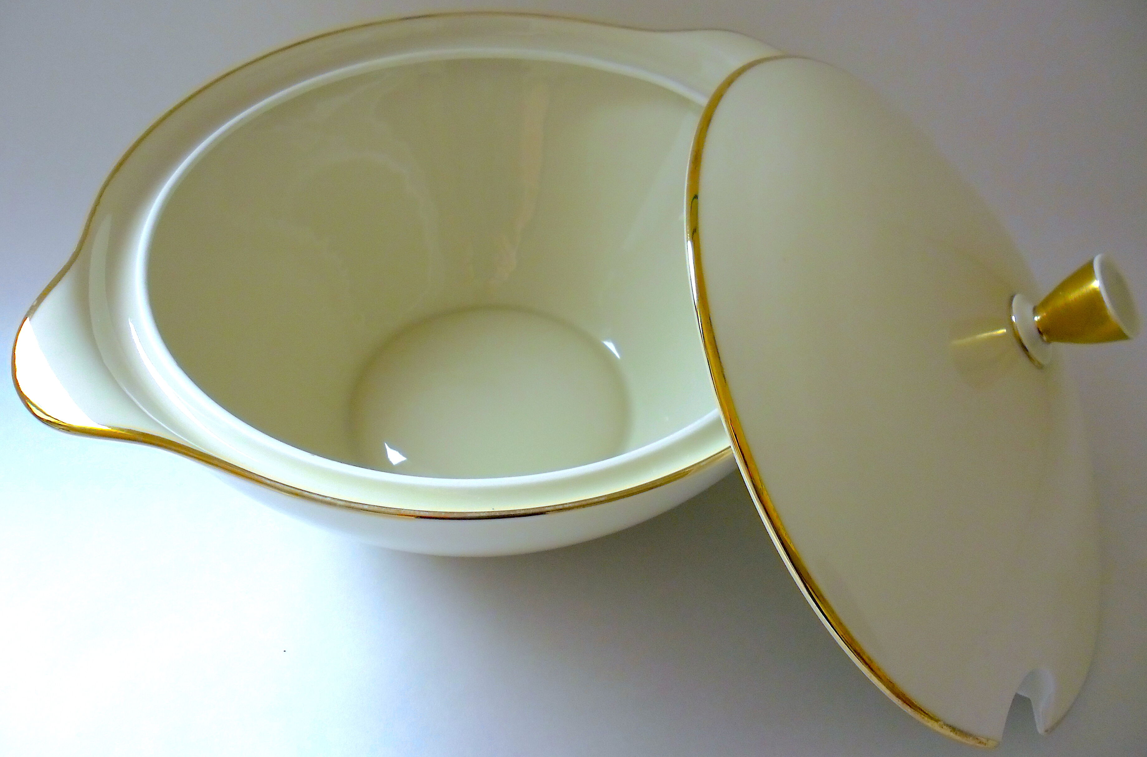 Seltmann-Weiden white and gold porcelain soup kitchen (Bavaria)
