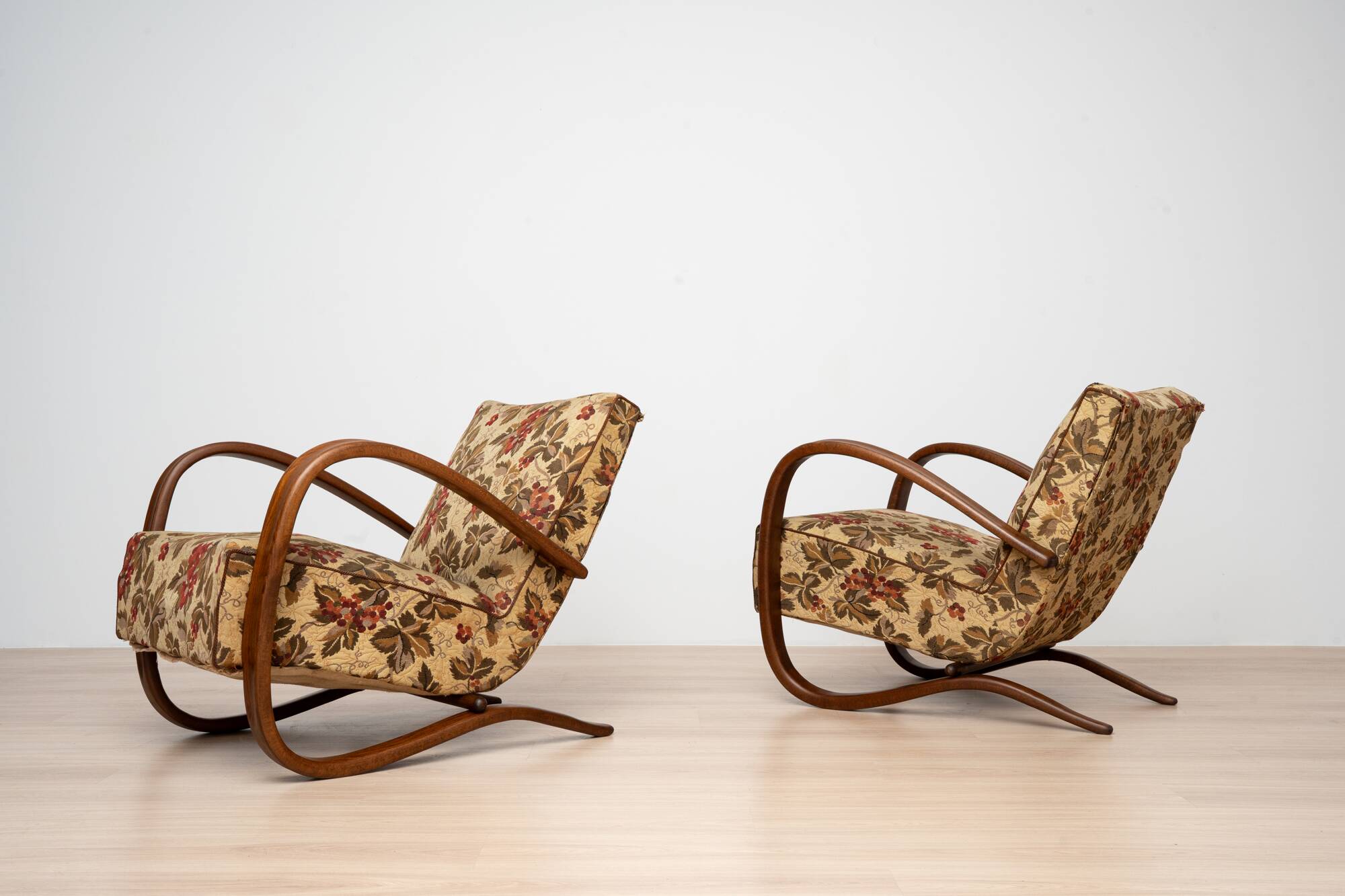 Pair of Art Deco H269 Lounge Chairs by Jindřich Halabala, Czechoslovakia