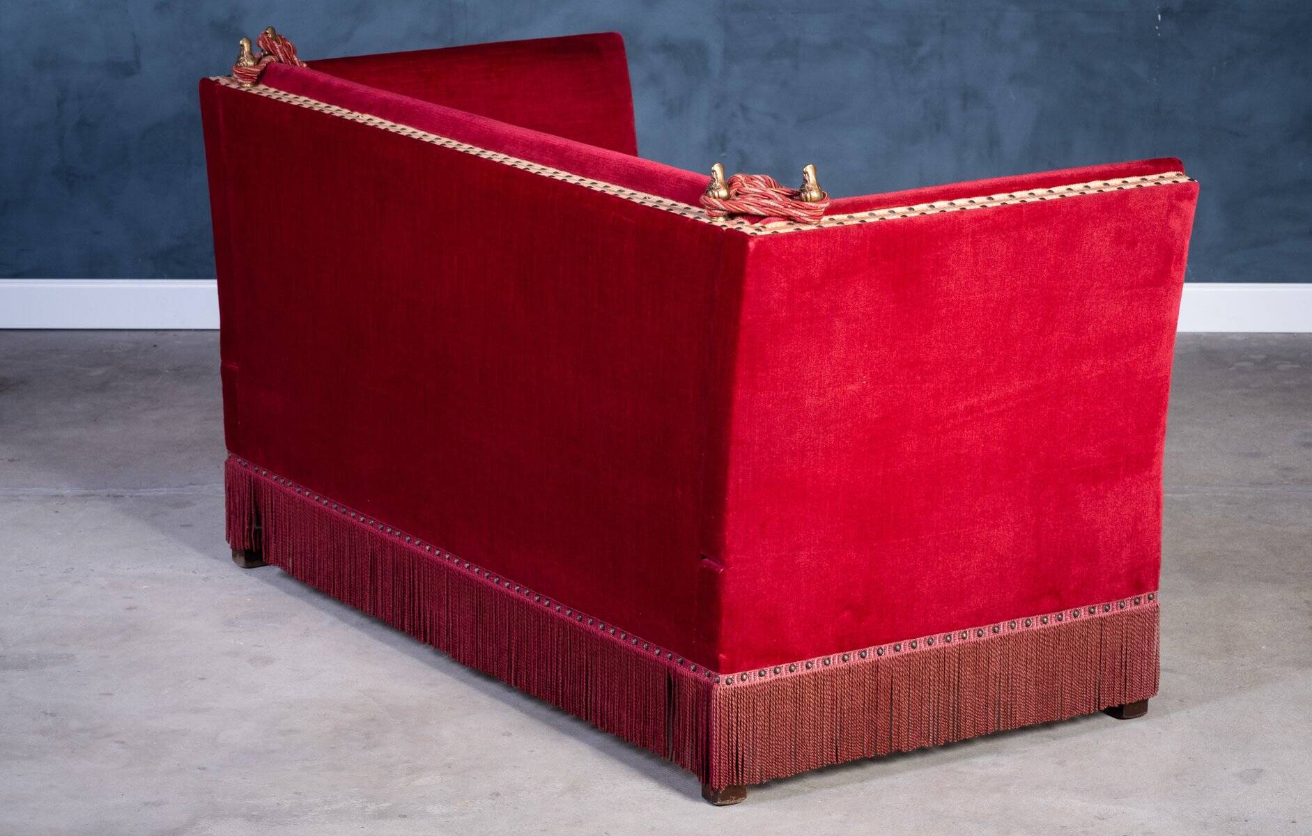 Knole Vintage Canapé in Red Velvet with Floral Cushions, 1950s