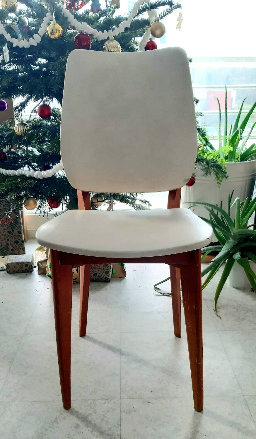 Vintage 1950s 60s dining room chair with tapered legs