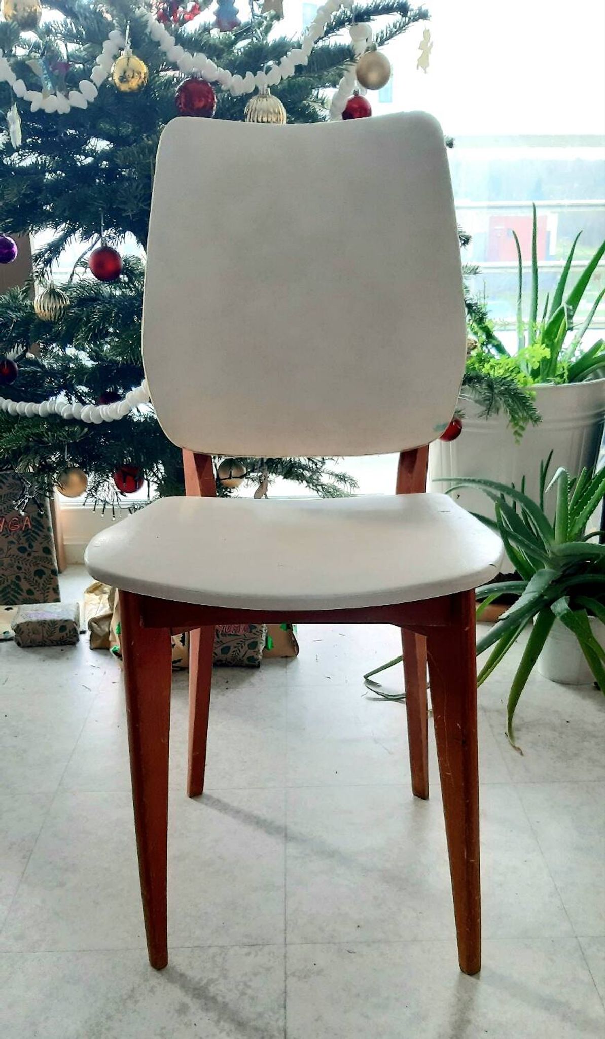 Vintage 1950s 60s dining room chair with tapered legs