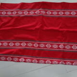 Red tablecloth and 8 napkins