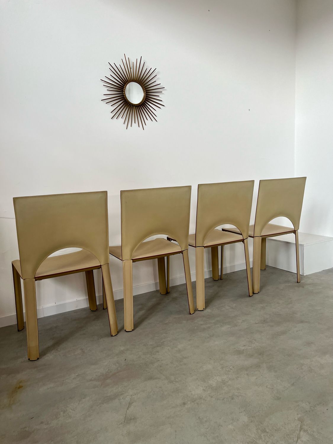 Lot 4 chairs all leather cream design 70s/80s Italy vintage