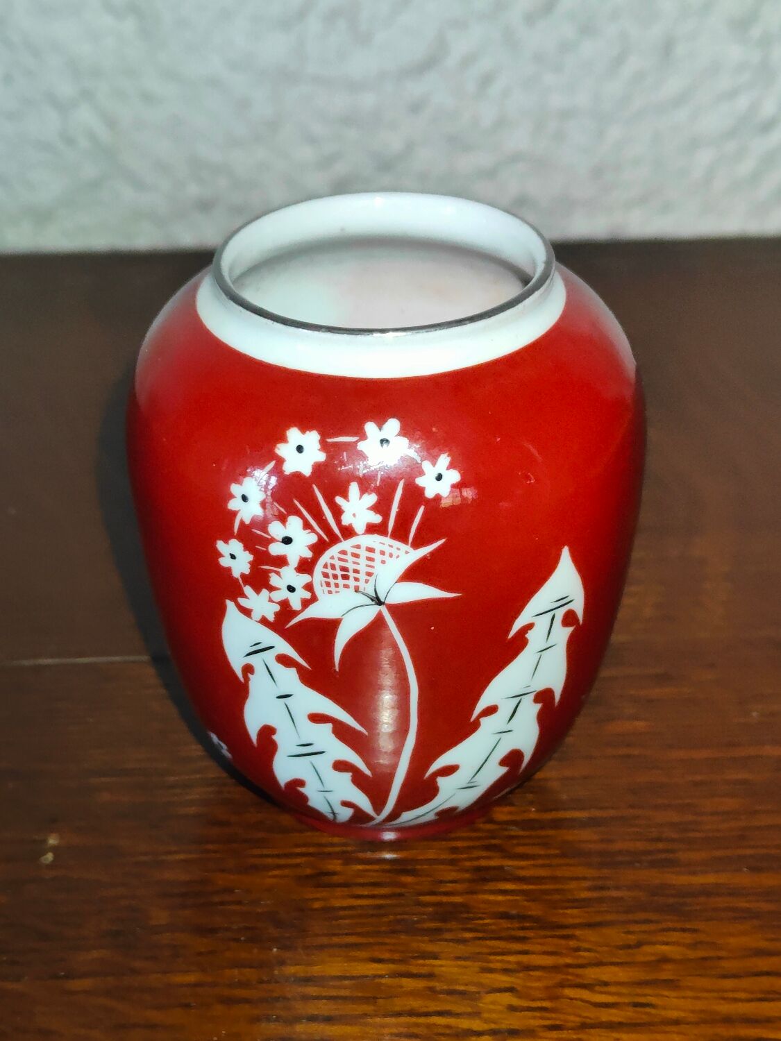 Vase spechtsbrunn handgemalt in German porcelain with floral decoration