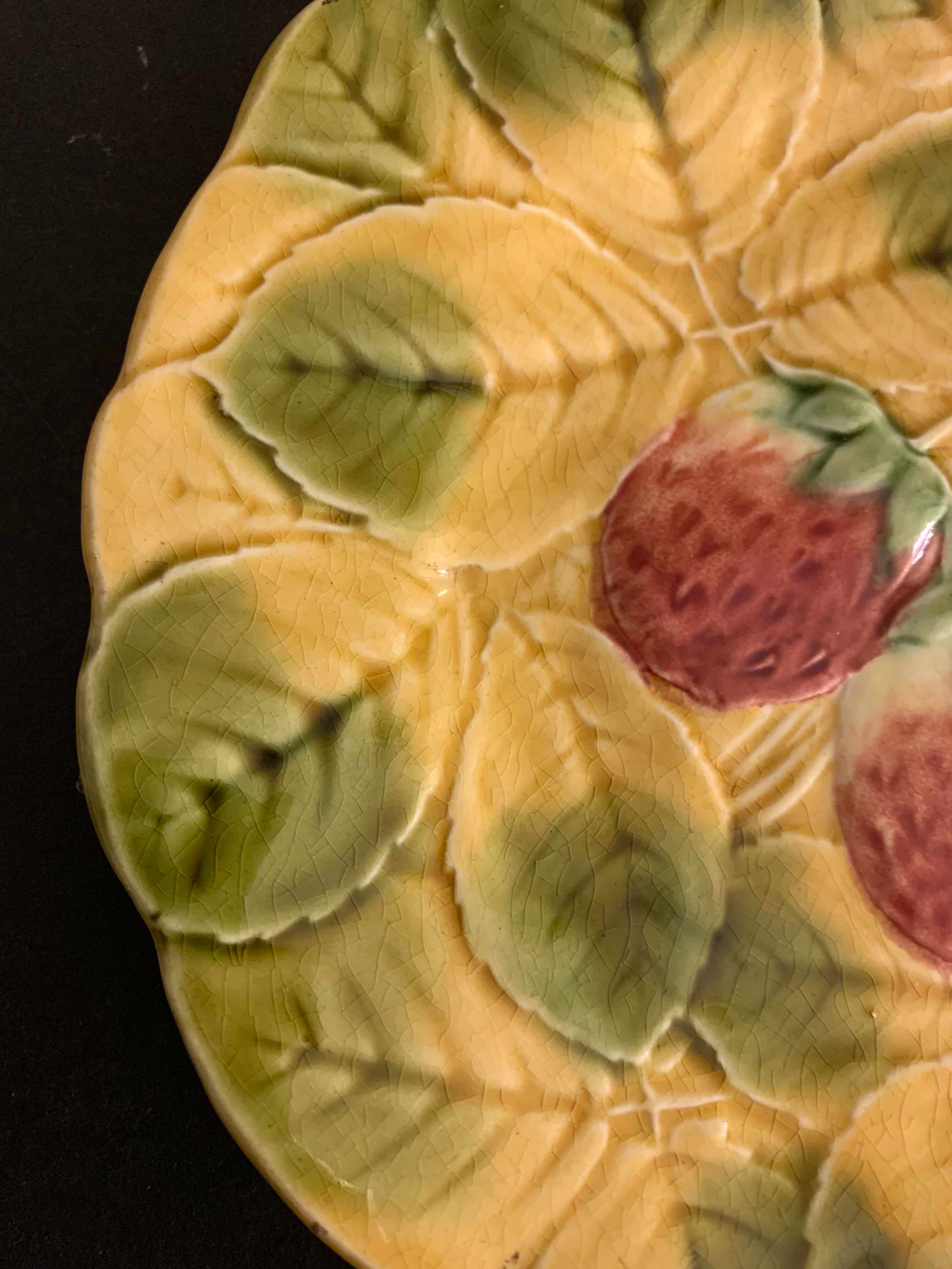 2 dessert plates in Sarreguemines fruit, strawberries and pears, early 19th century