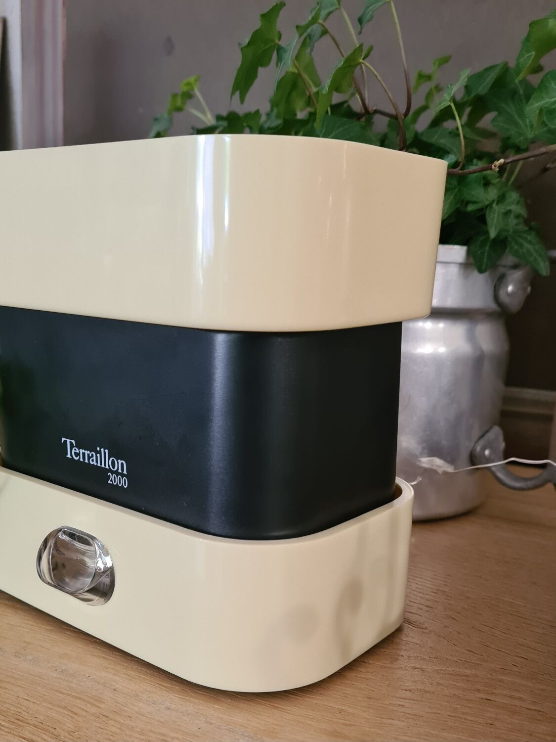 Vintage kitchen scale