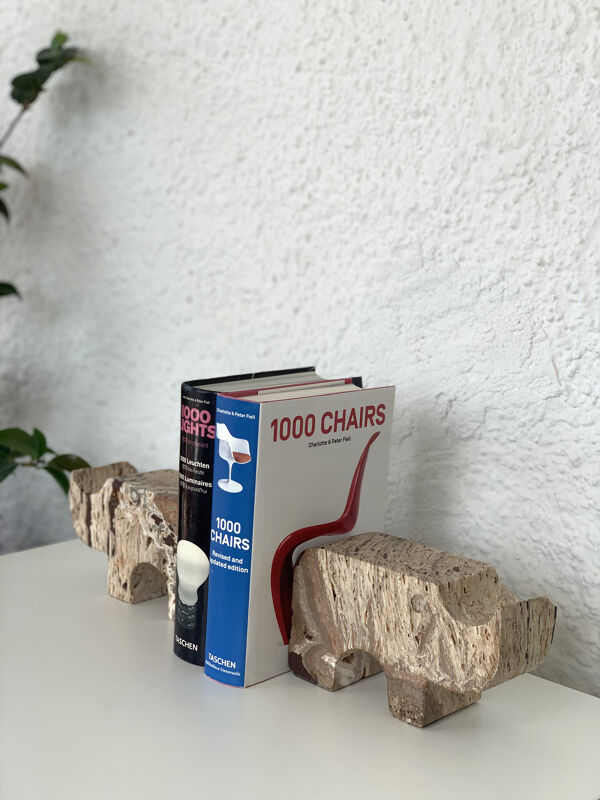 Paire de serres livres rhinoceros en travertin par Fratelli Mannelli, années 70