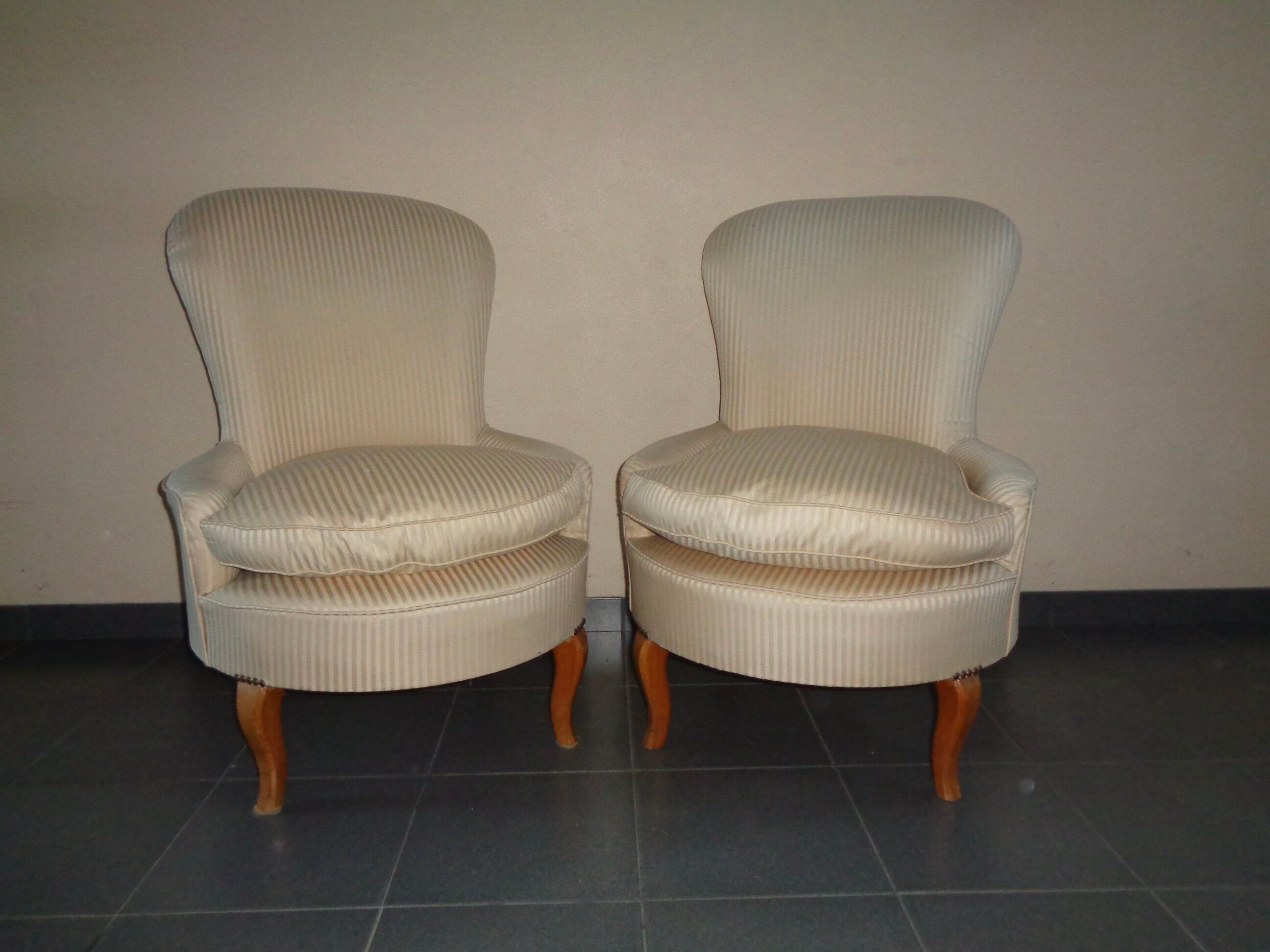Pair of striped ivory toad armchairs