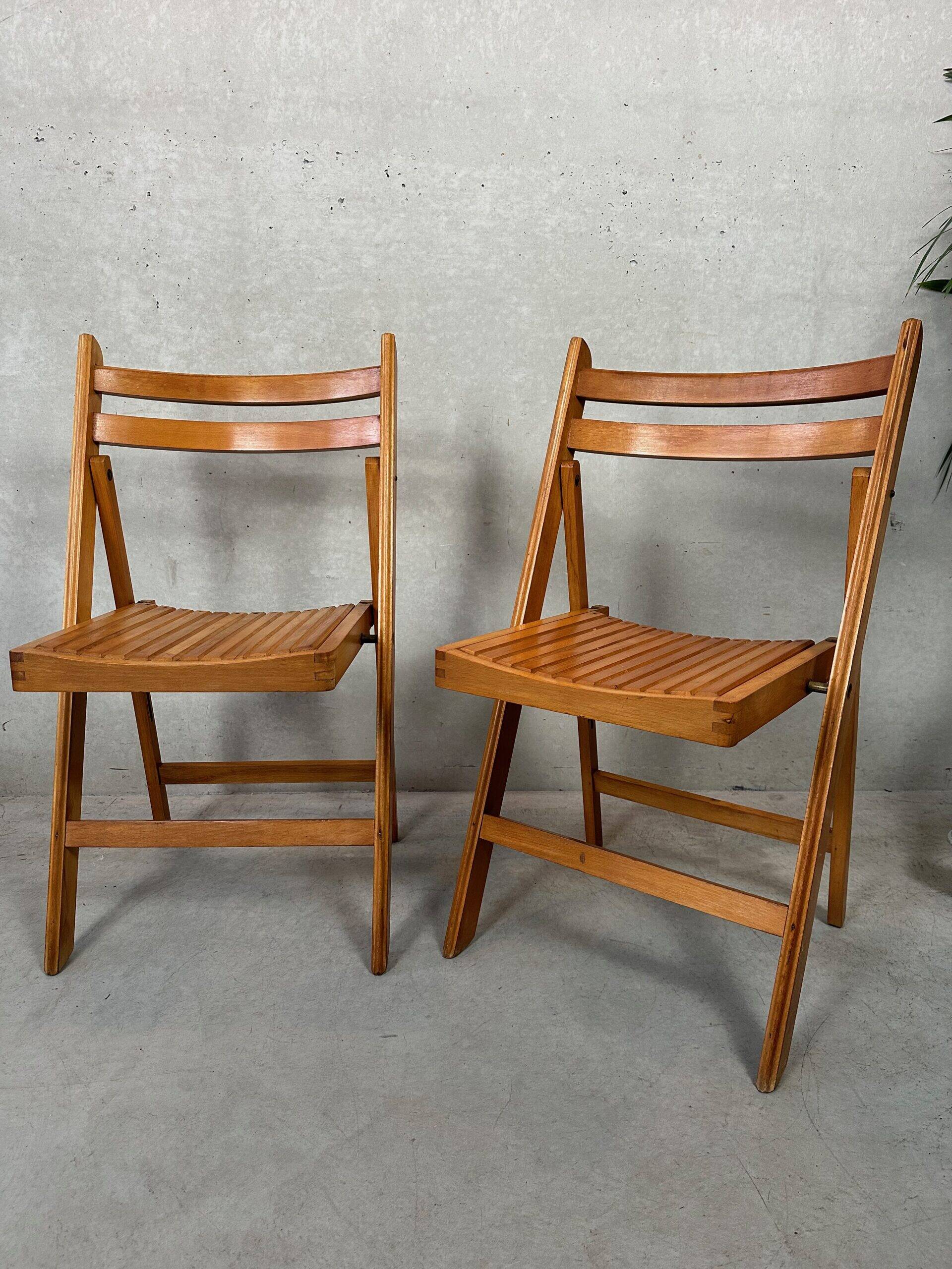 2x vintage wooden folding chairs – beech