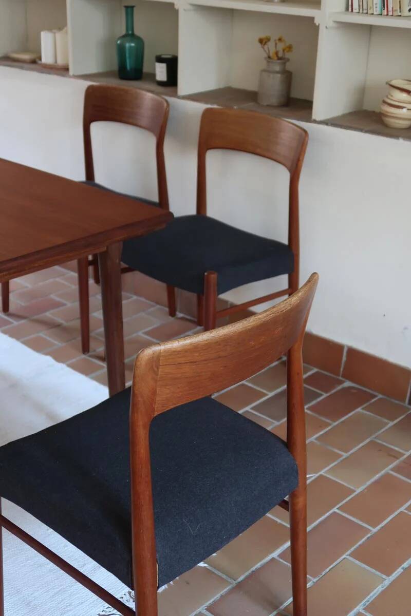 4 vintage Scandinavian chairs in teak and blue fabric - Model 26 by Henning Kjærnulf