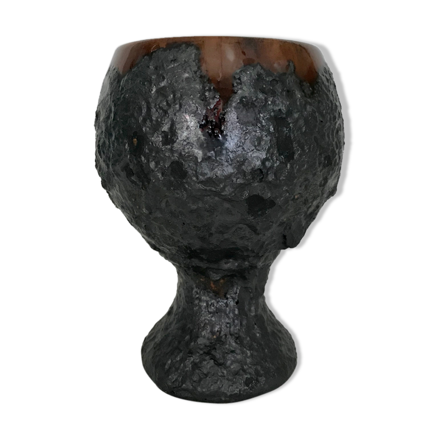 Vase chalice with covered black lava effect signed by Louis Giraud, in Vallauris, circa 1960.