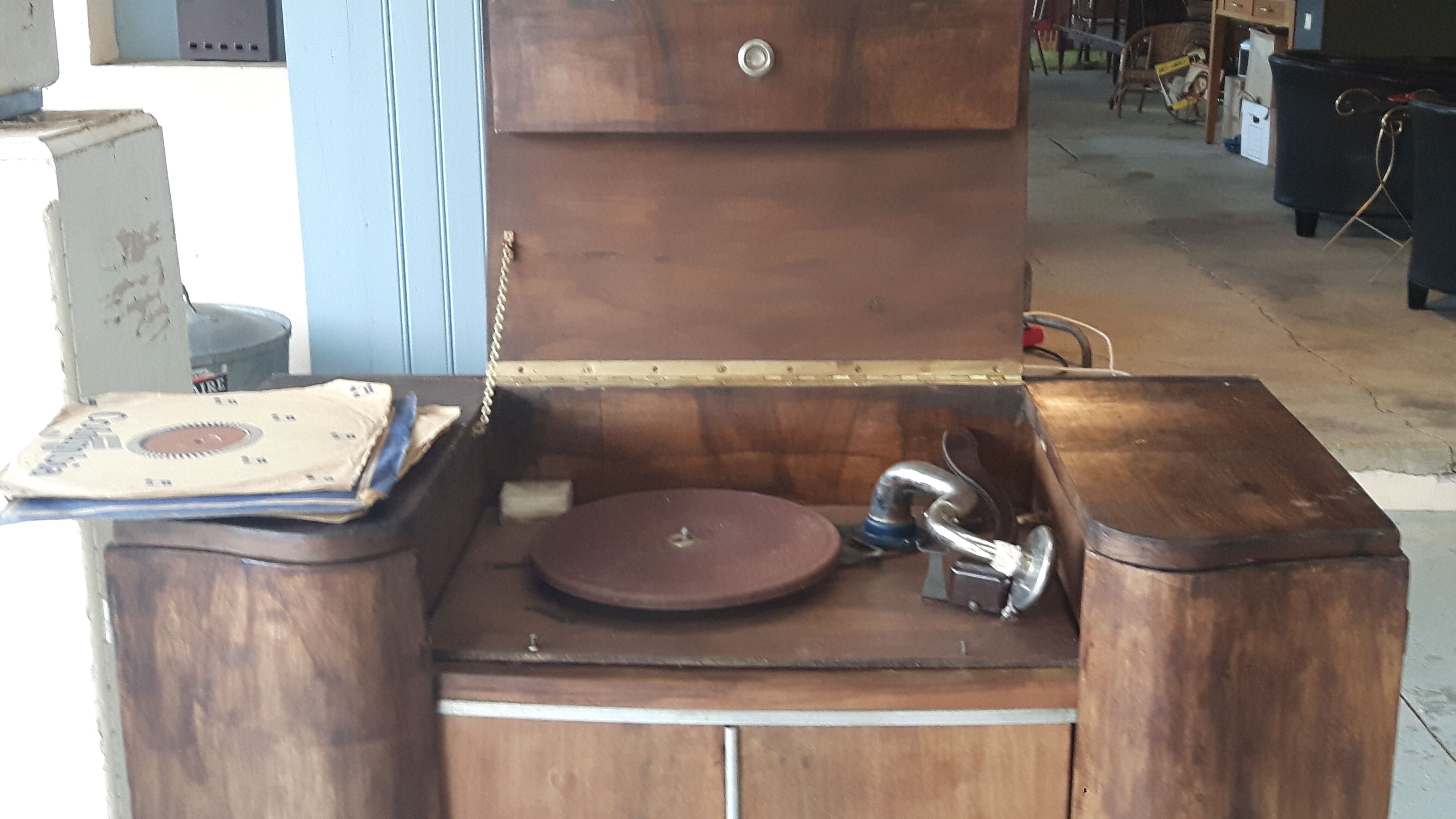 Furniture art deco phonograph