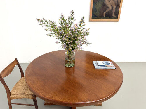 Brutalist round table in solid oak, 1960s.