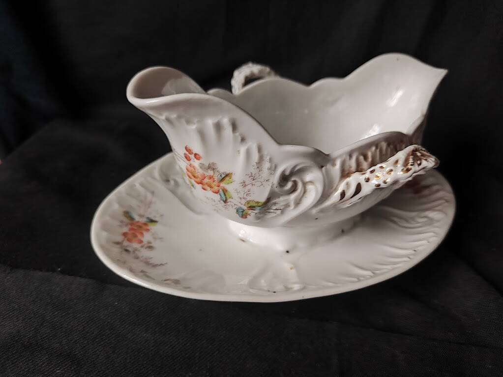 Superbe sauciere /1930/50 /decors floraux /dorures