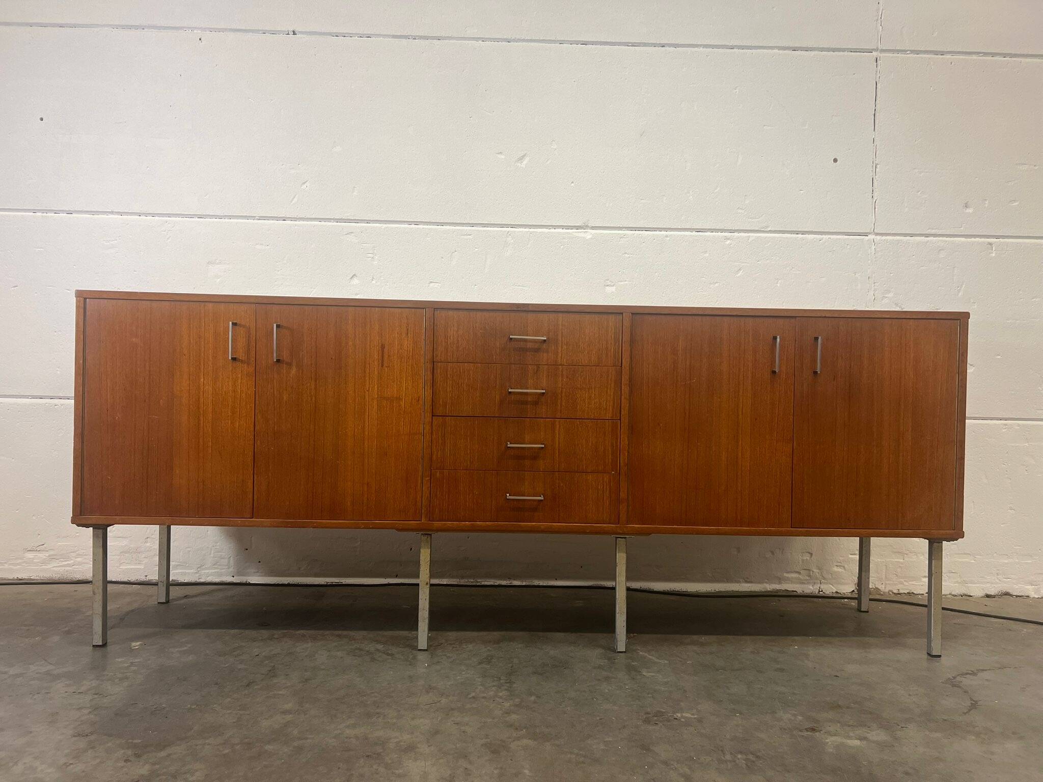 Buffet / armoire / buffet vintage XL en bois