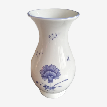Vase en porcelaine musée de condé Chantilly