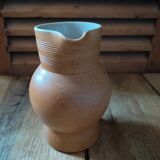 Pitcher carafe in sandstone of berry