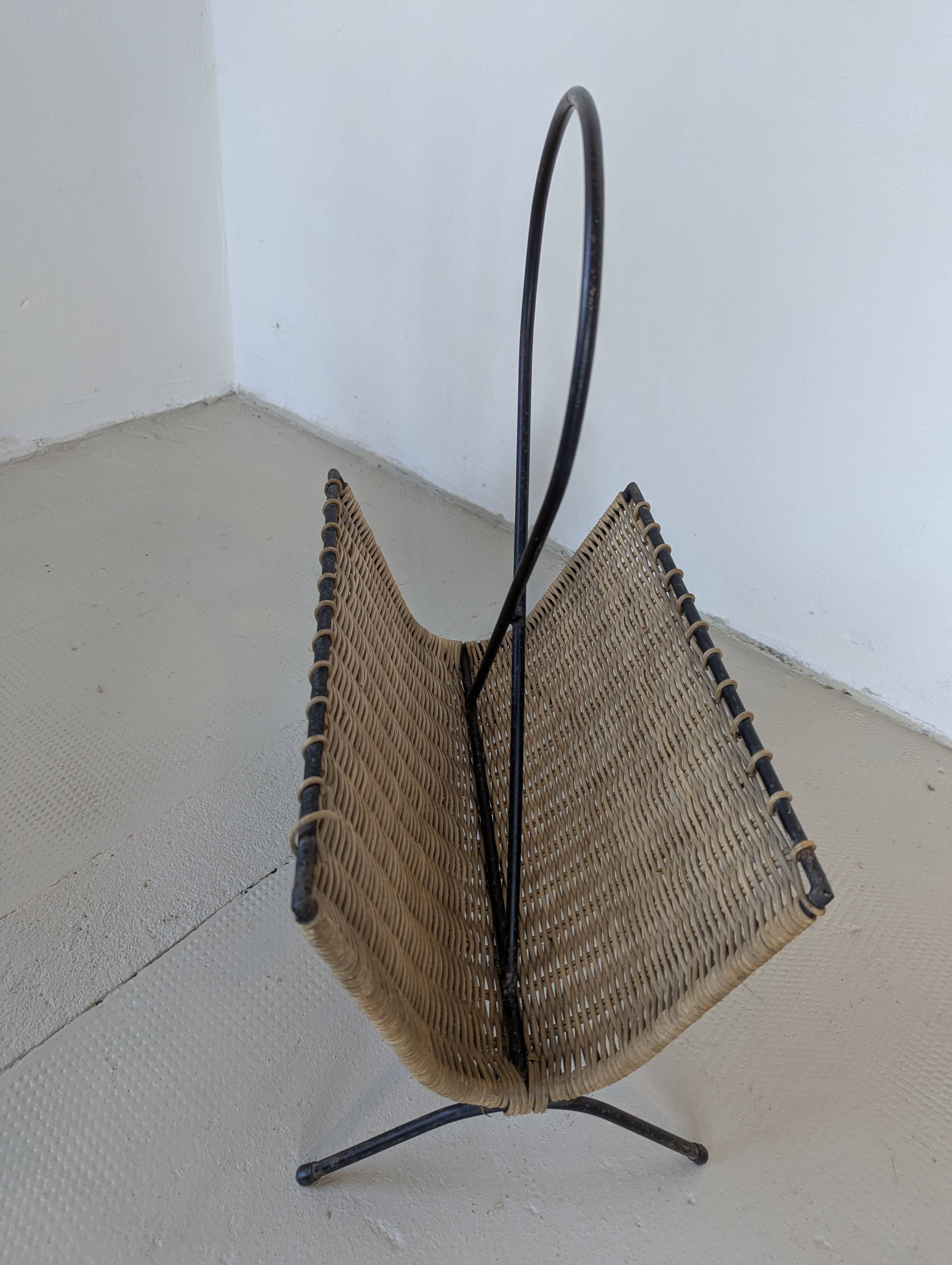 Iron and rattan magazine rack from the 60s