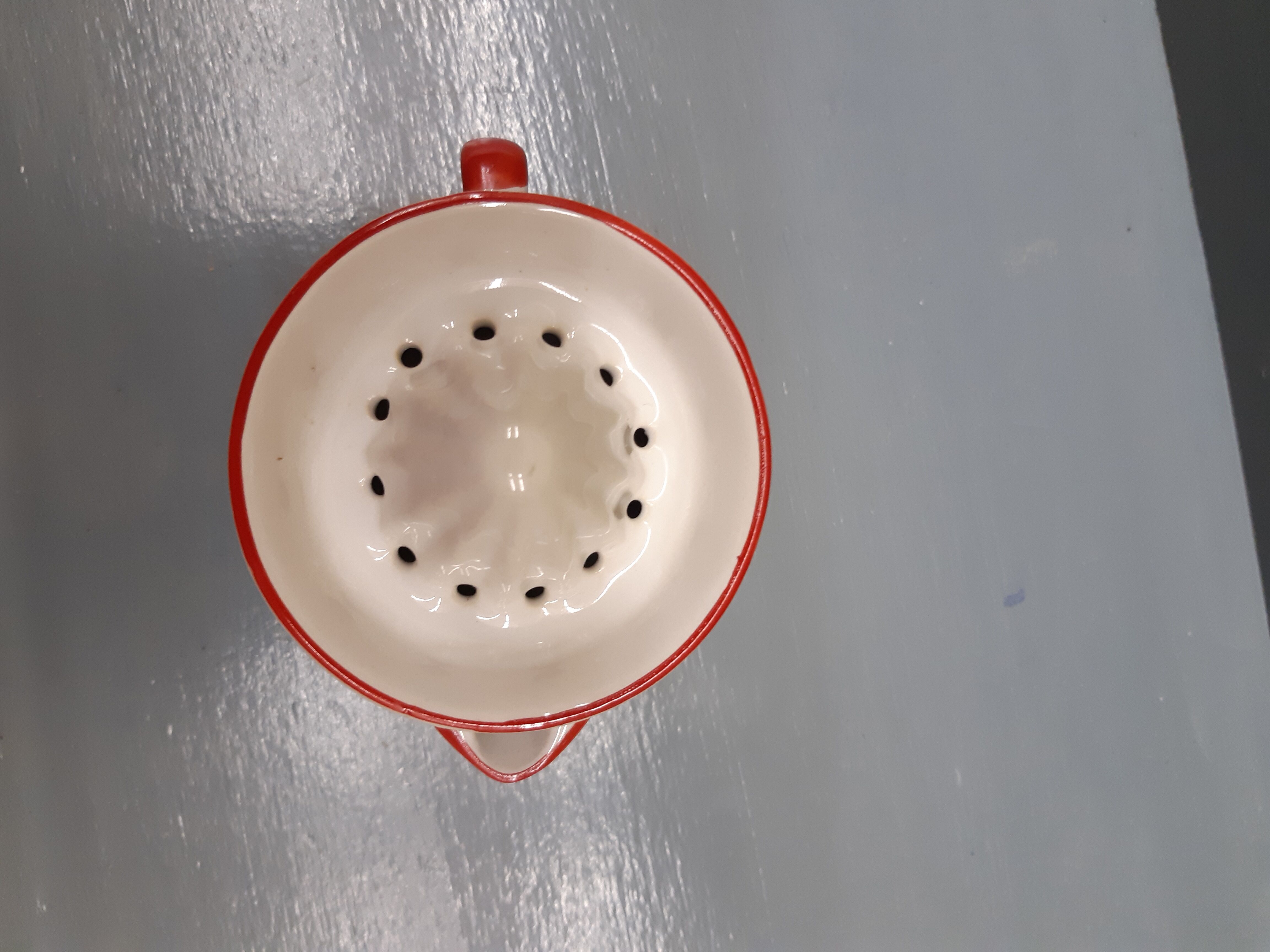 Lot 3 pieces: tisaniere lemon squeezer + 2 mug