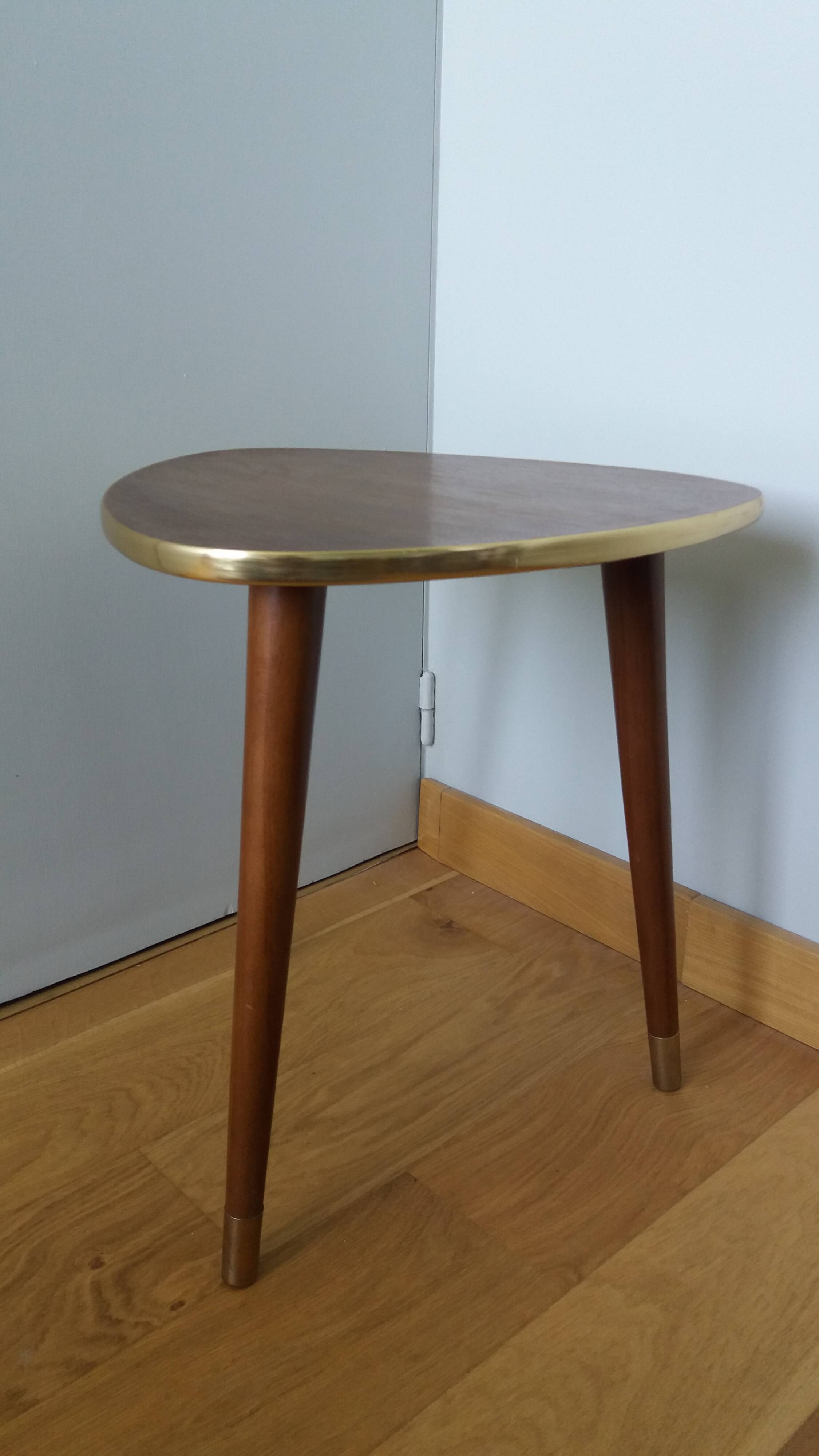 Table basse bout de canapé tripode forme médiator pieds fuselés compas