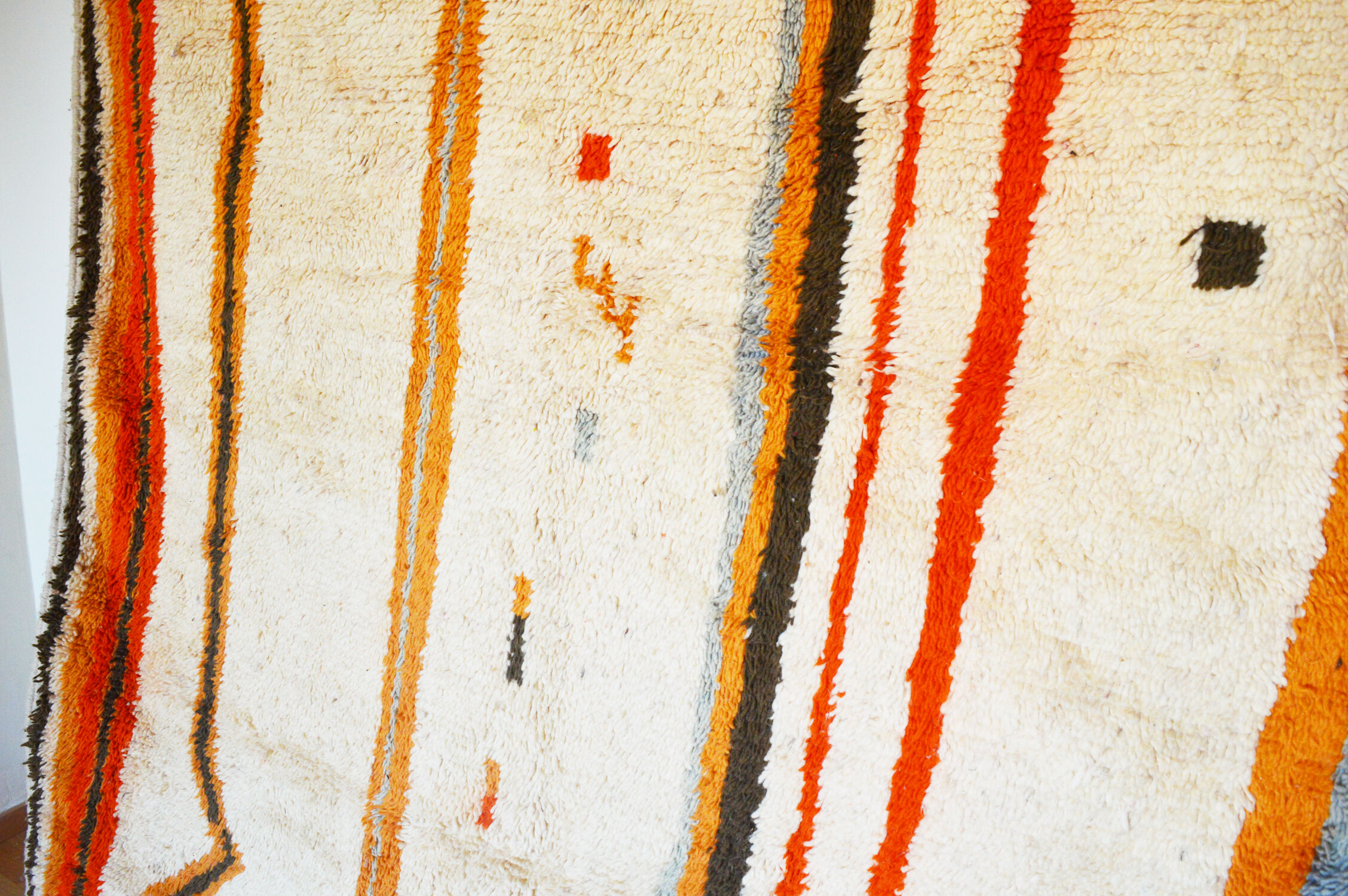 Moroccan berber carpet 270x180cm