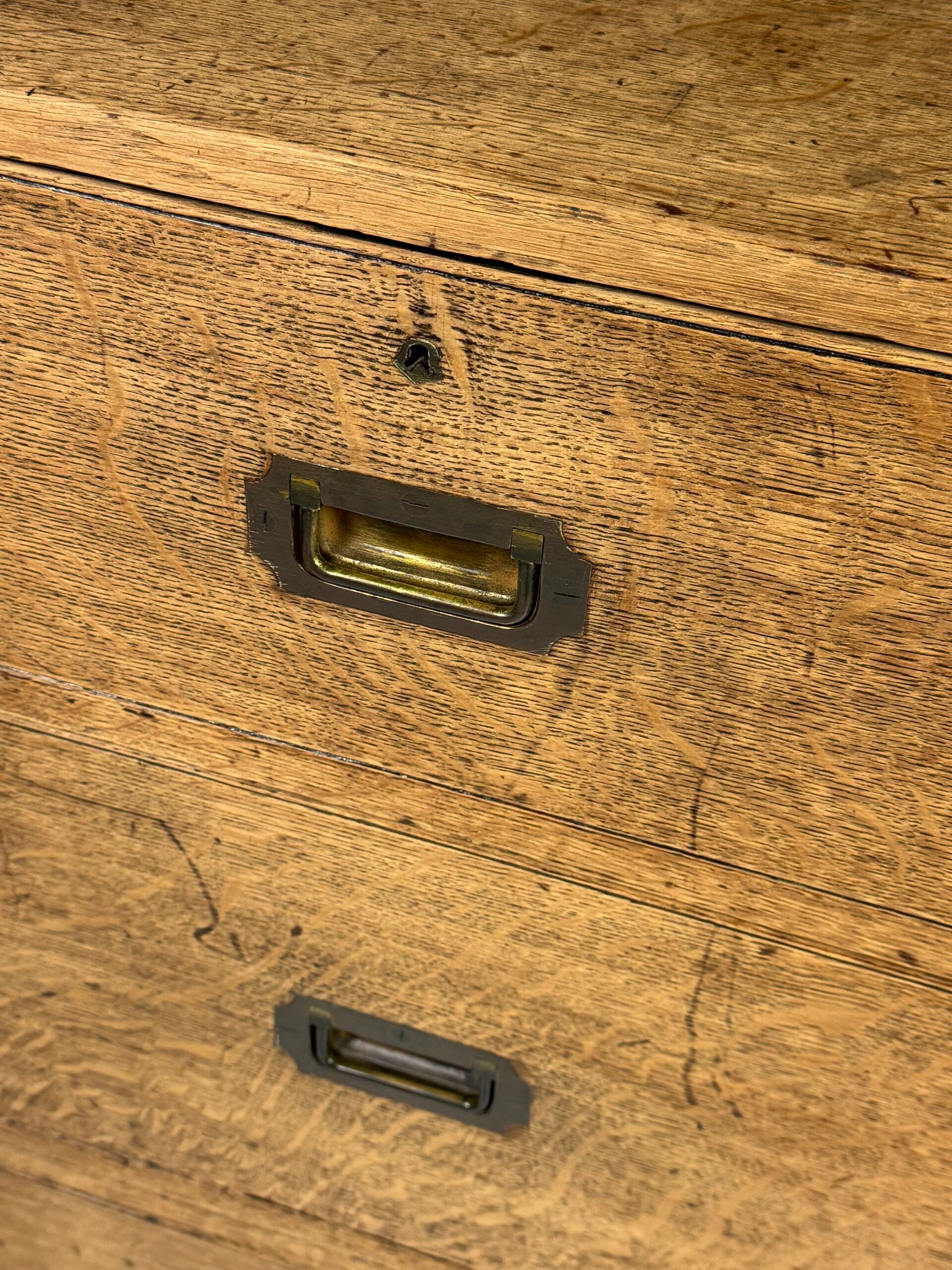 Commode de campagne en chêne du 19ème siècle