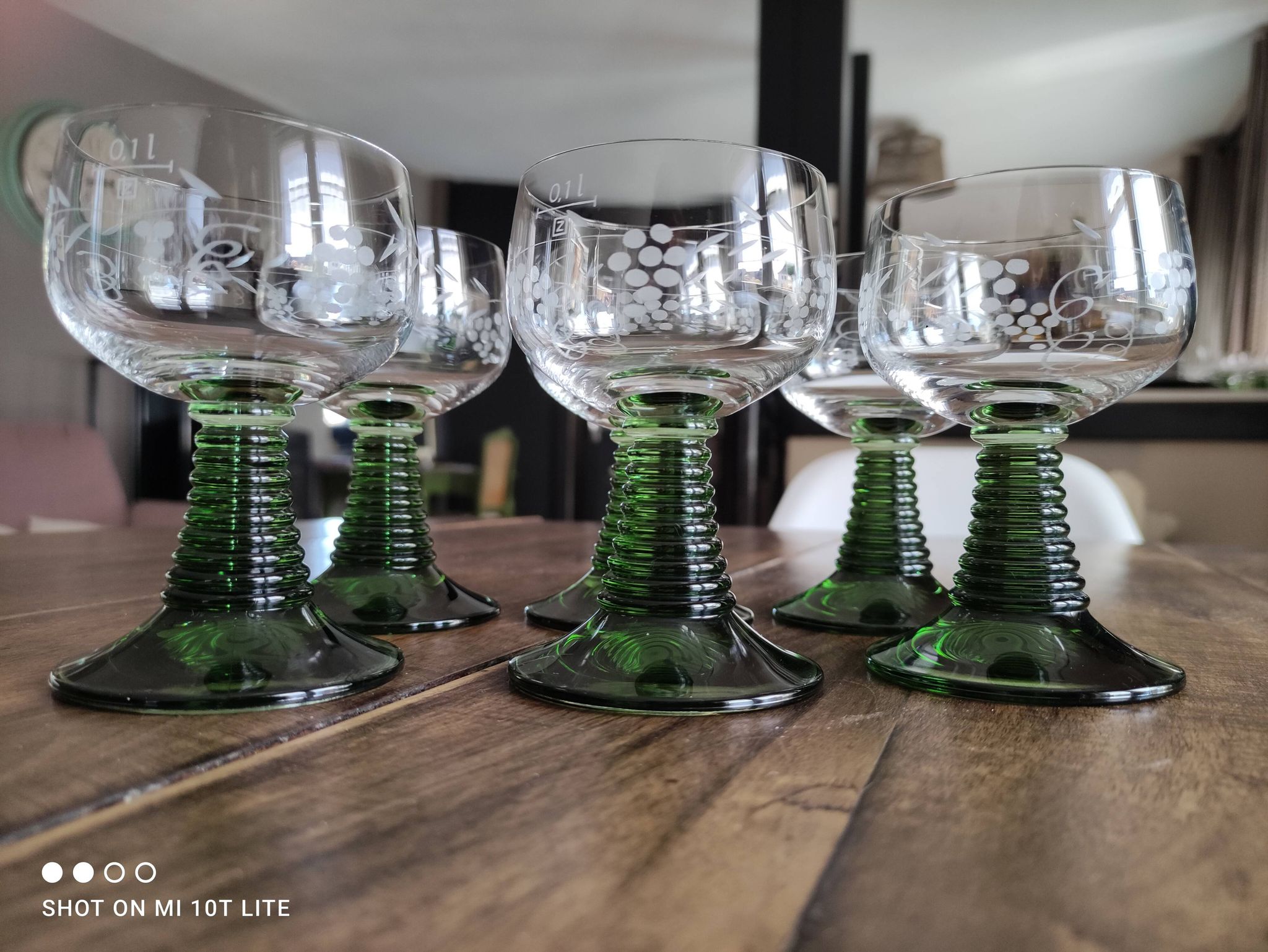 Set of 6 Alsatian wine glasses in chiseled crystal with green turned foot