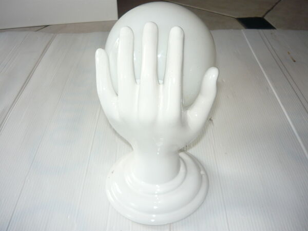 Applique main en ceramique blanche et globe en opaline blanche,en parfait etat