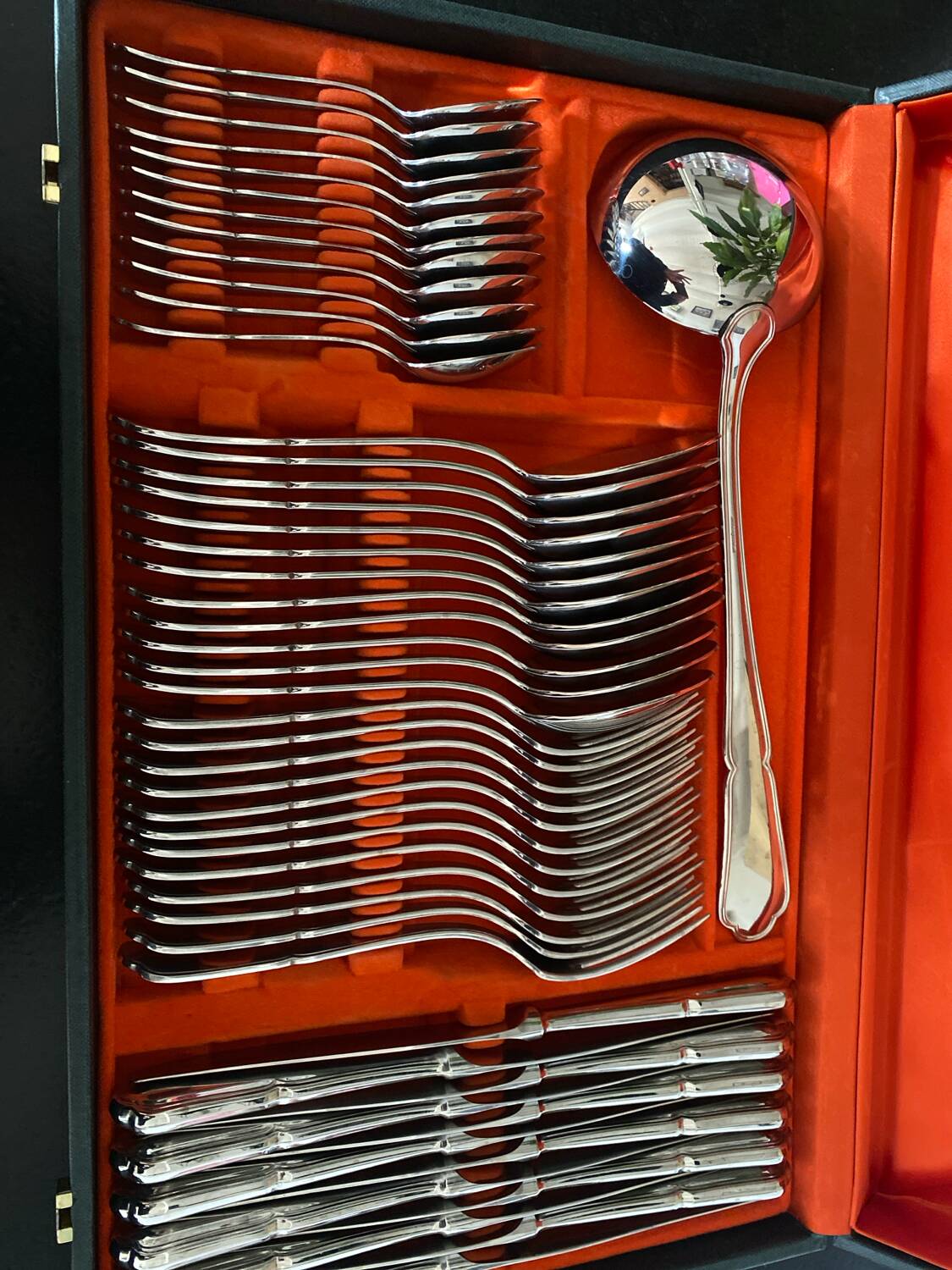 Guy Degrenne 49 pieces cutlery
