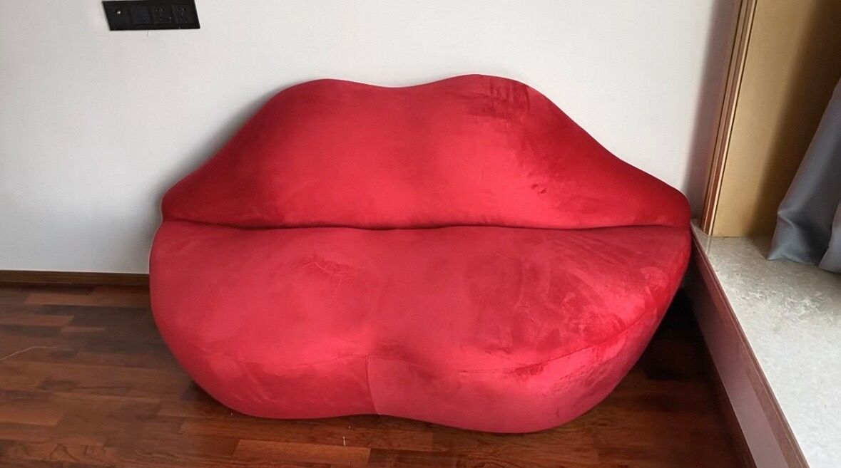 Iconic Canapé "Bocca" – Marilyn Monroe Inspiration – Red Velvet P