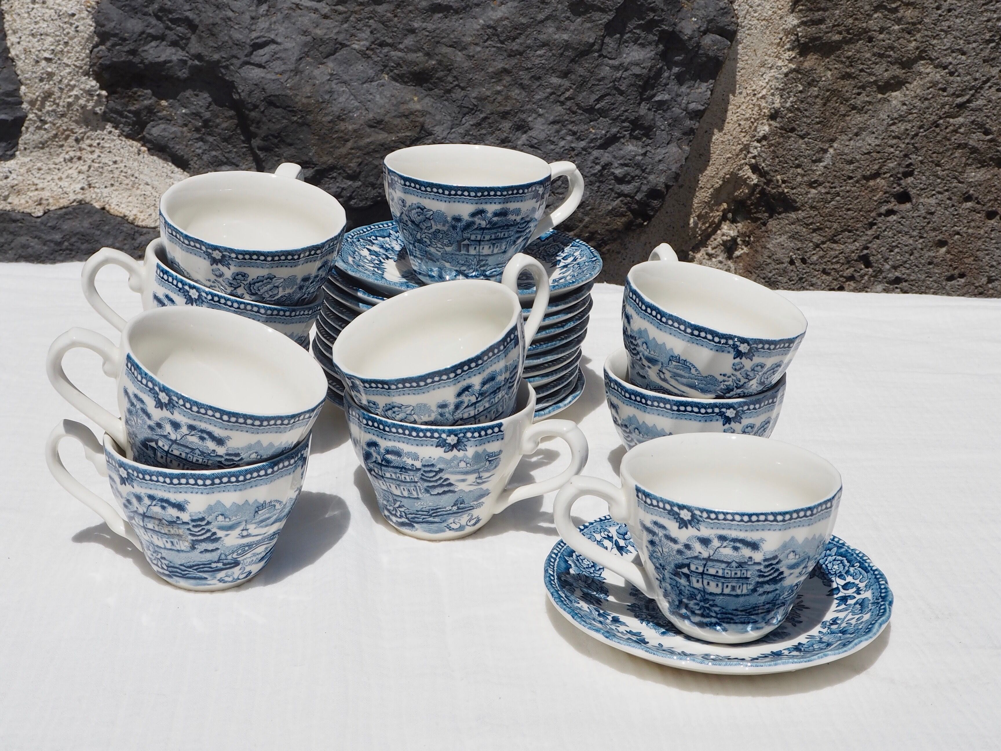 Set of 11 Churchill coffee cups with blue English patterns