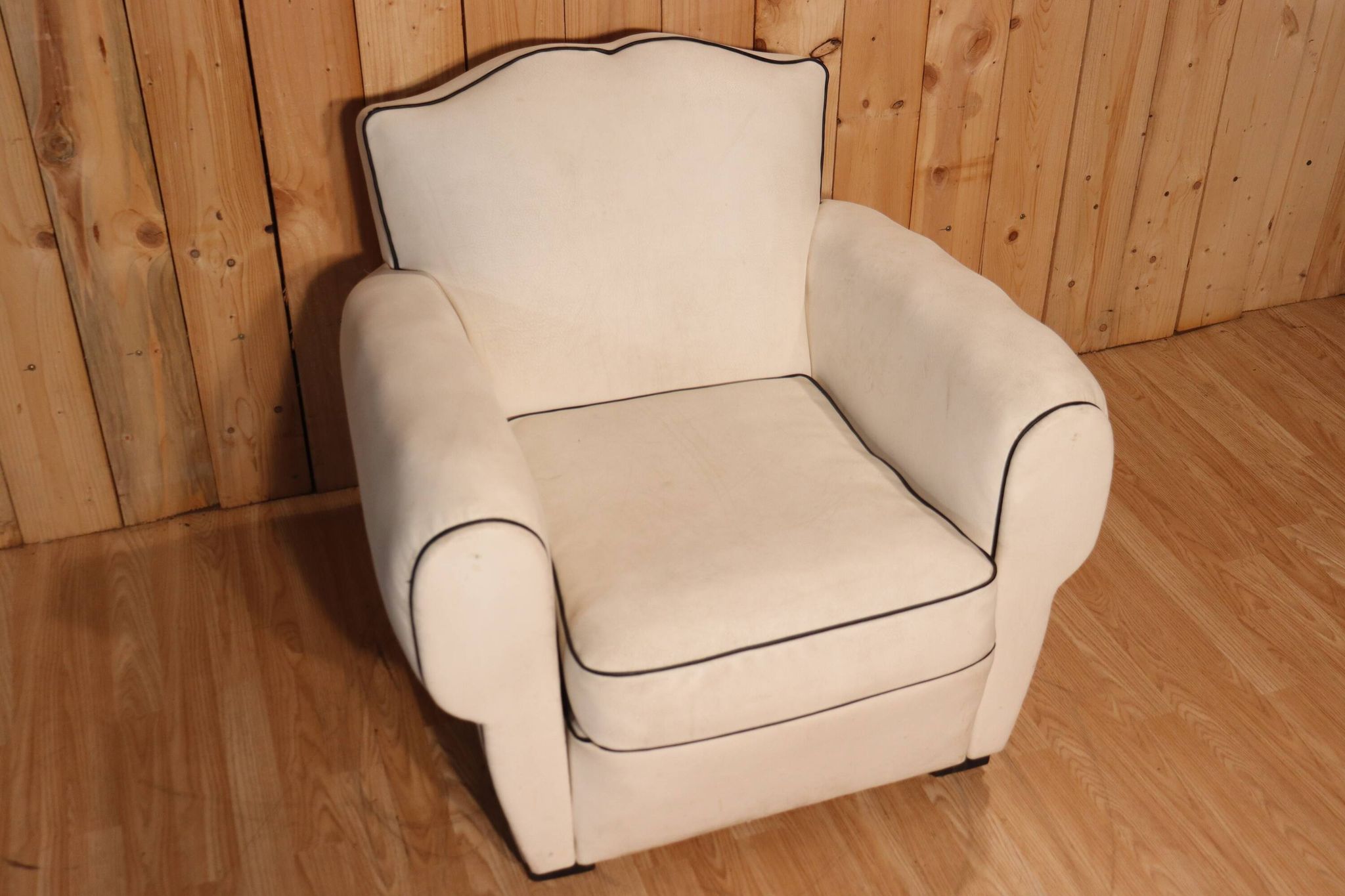 Fauteuil club en cuir blanc