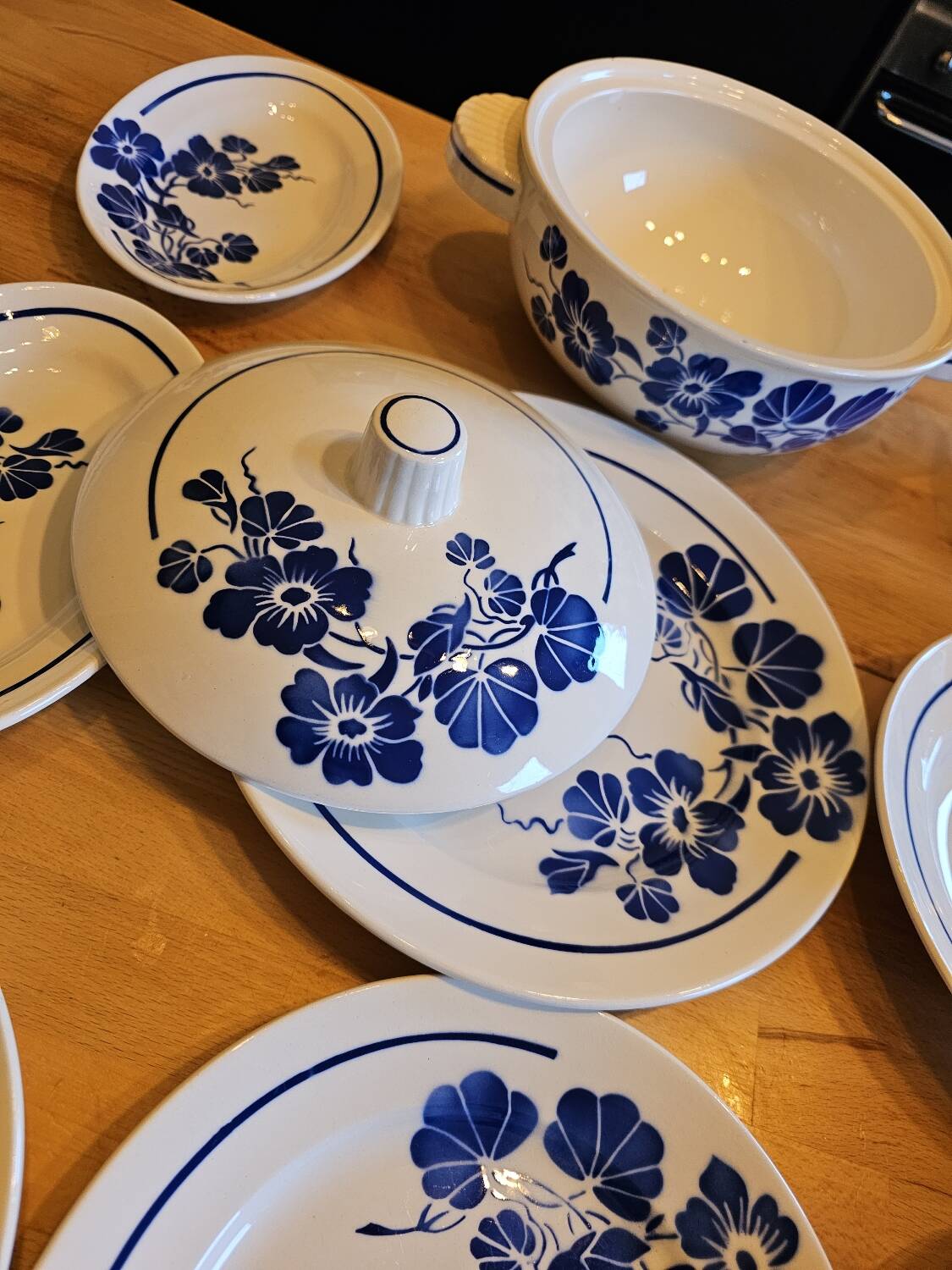 Badonviller Capucines Dinnerware Set