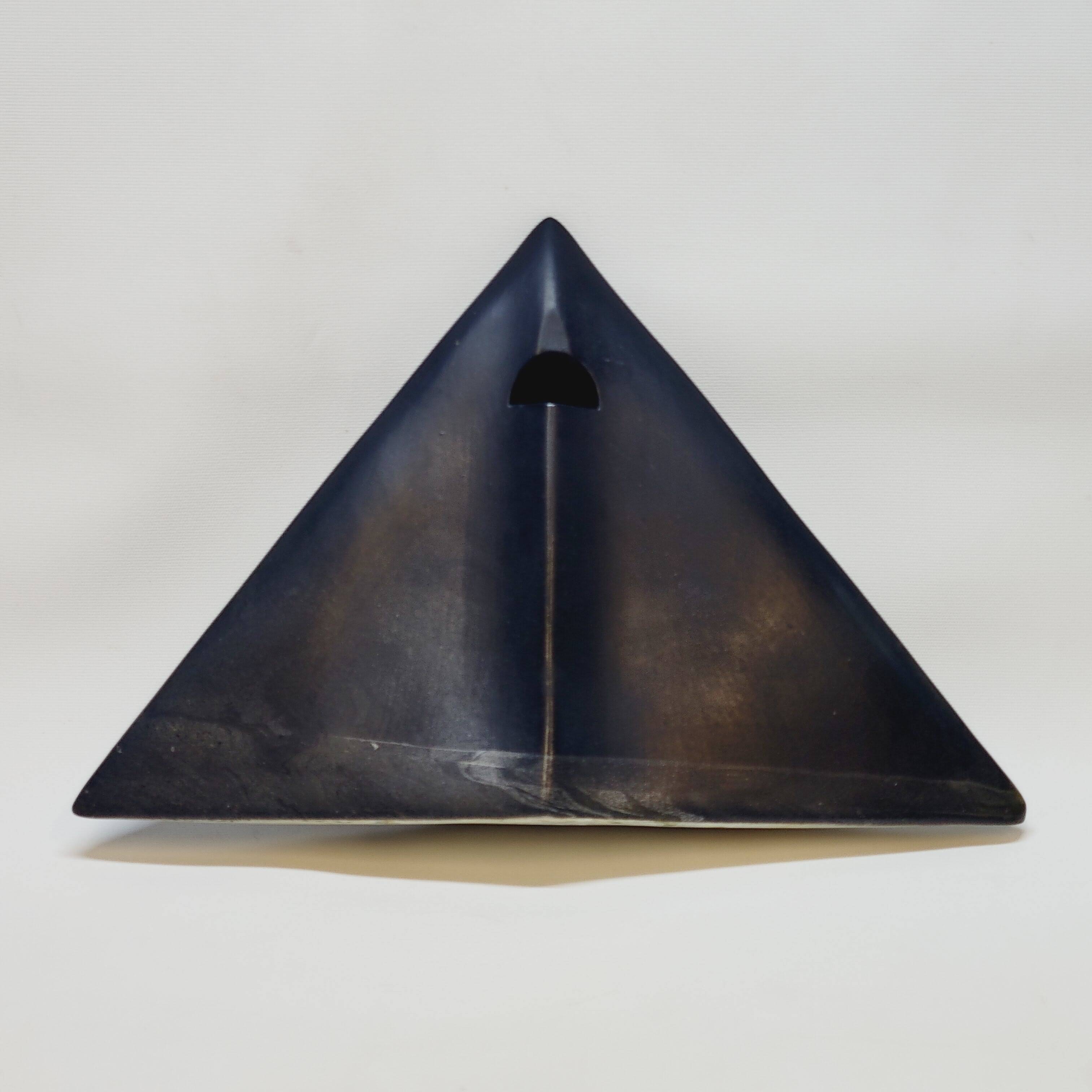 Soliflore vase in black ceramic pyramid or manta ray design