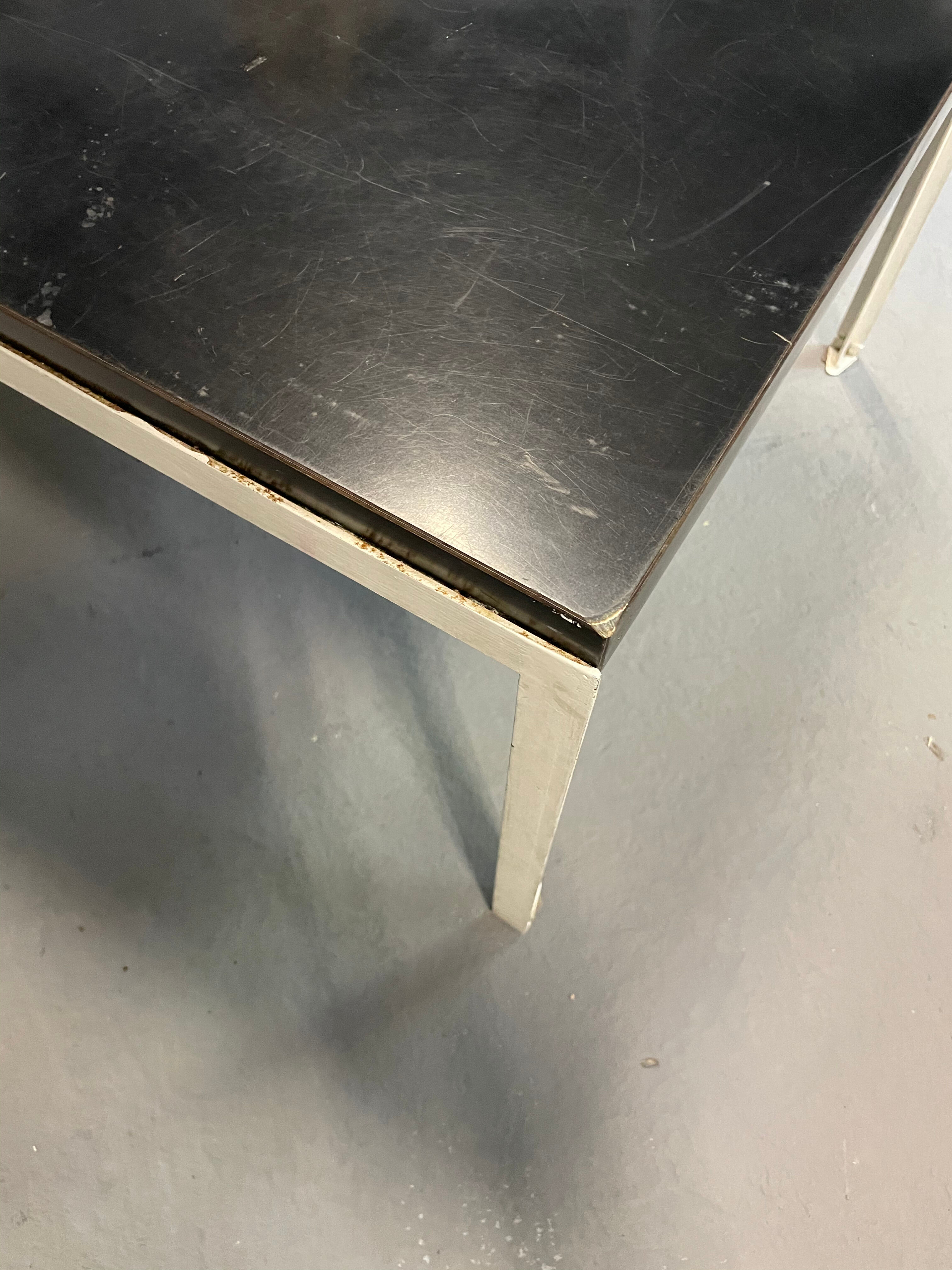 Modèle "T angle" coffee table by Florence Knoll Basset