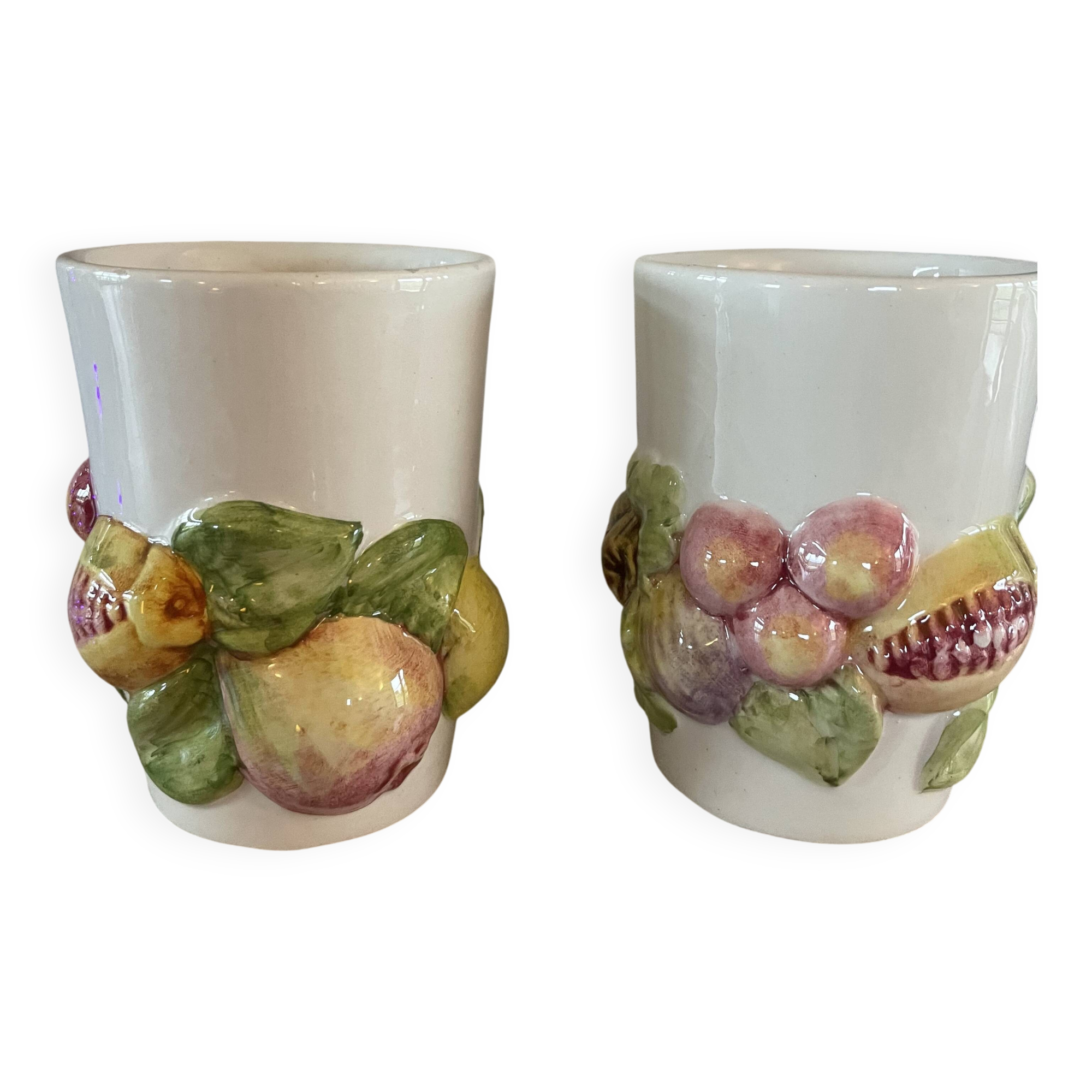 Set of 2 large Chaumette barbotine mugs.