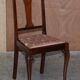 Paire de chaises anglaises anciennes en bois dur avec pieds sculptés en patte de lion