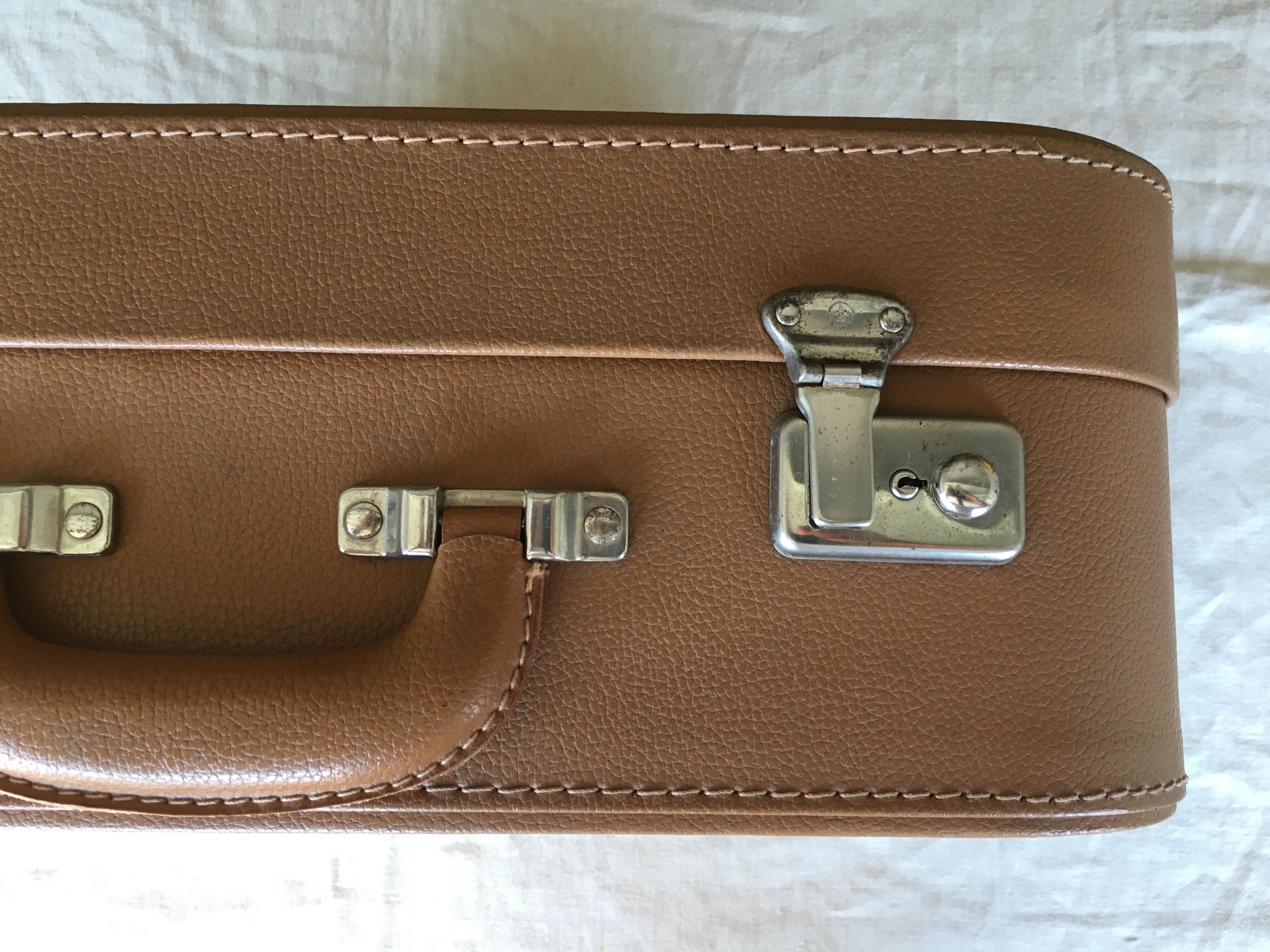 Skai vintage suitcase