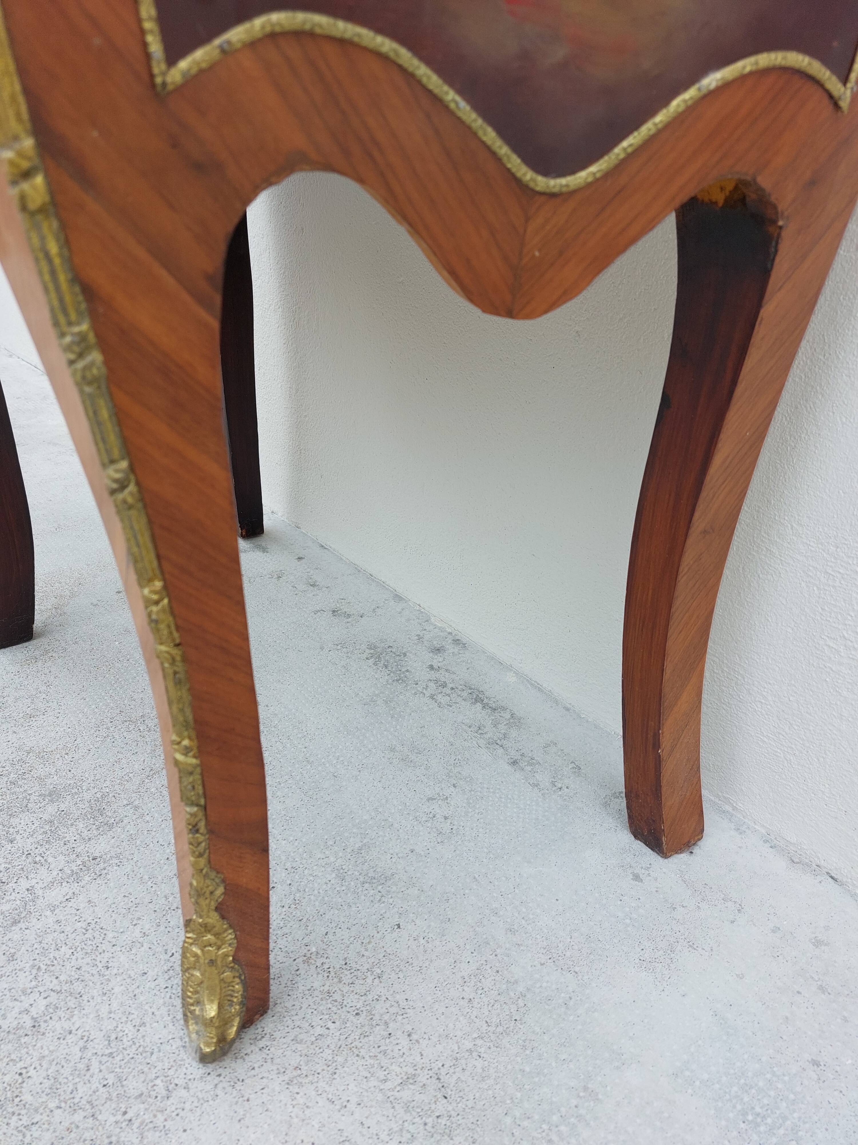 Louis XV curved chest of drawers in Martin varnished marquetry
