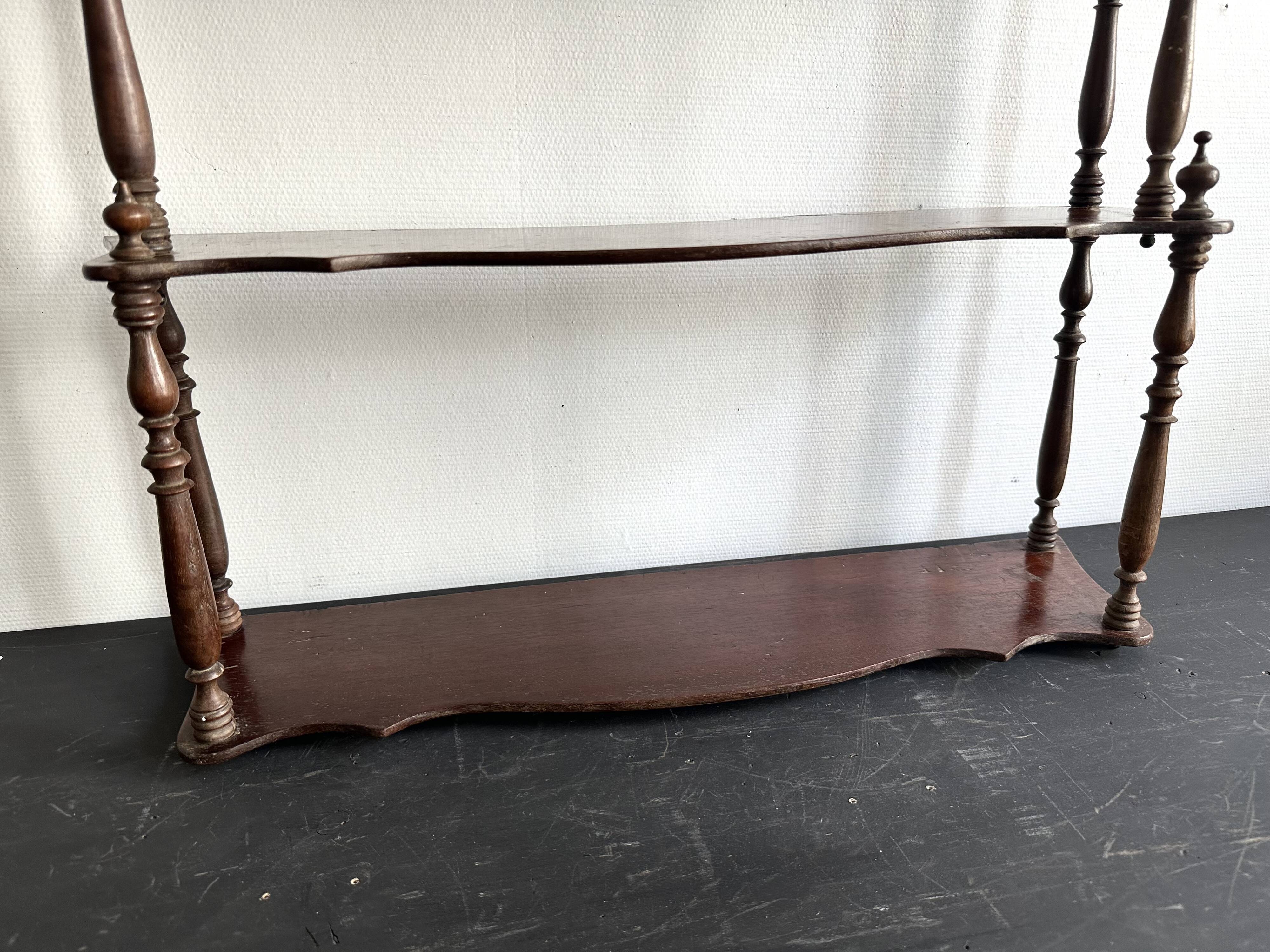 Large Napoleon III shelf in turned wood with a pediment.