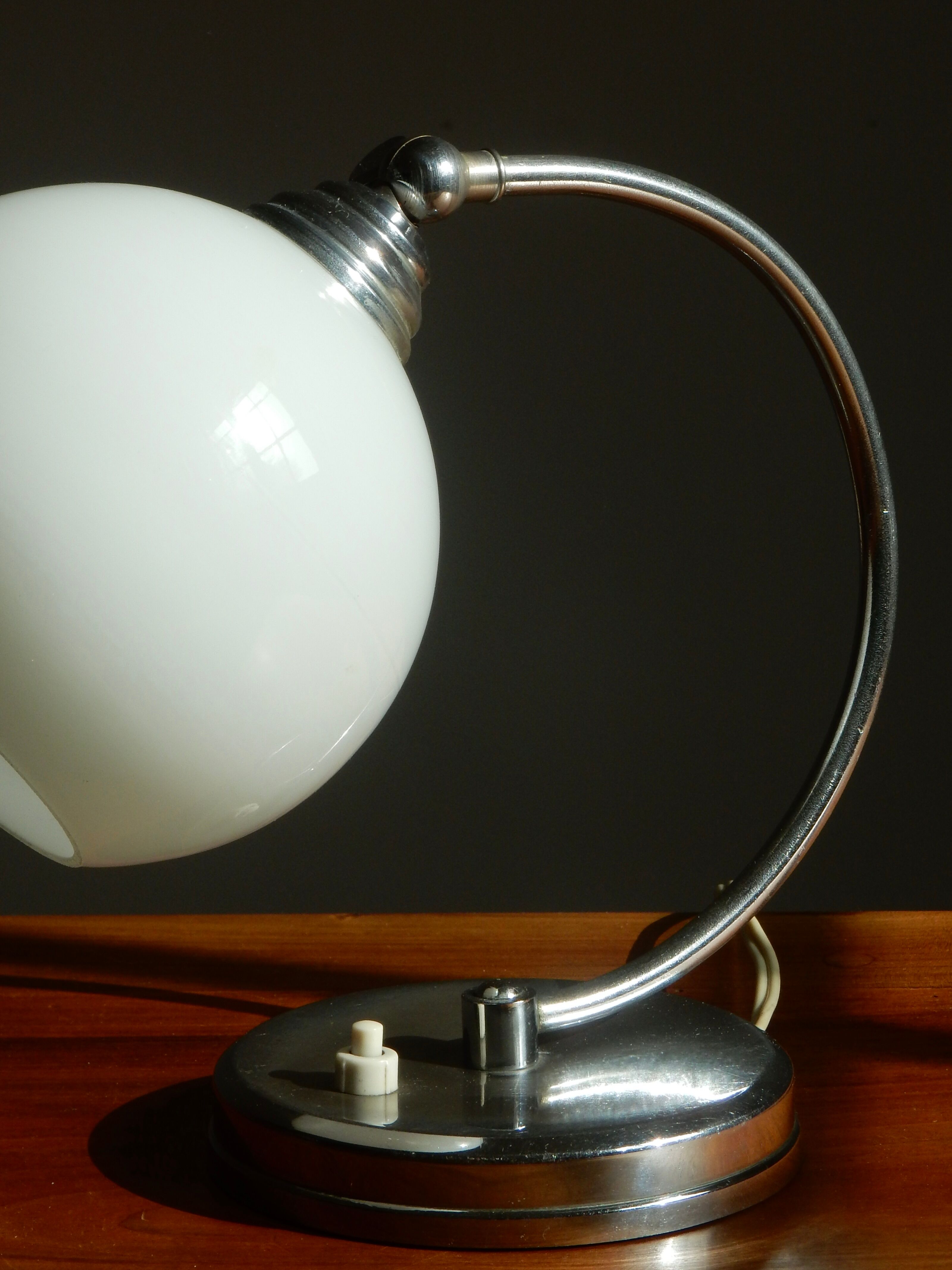 Bedside lamp shaped Art Deco ball of the 30s