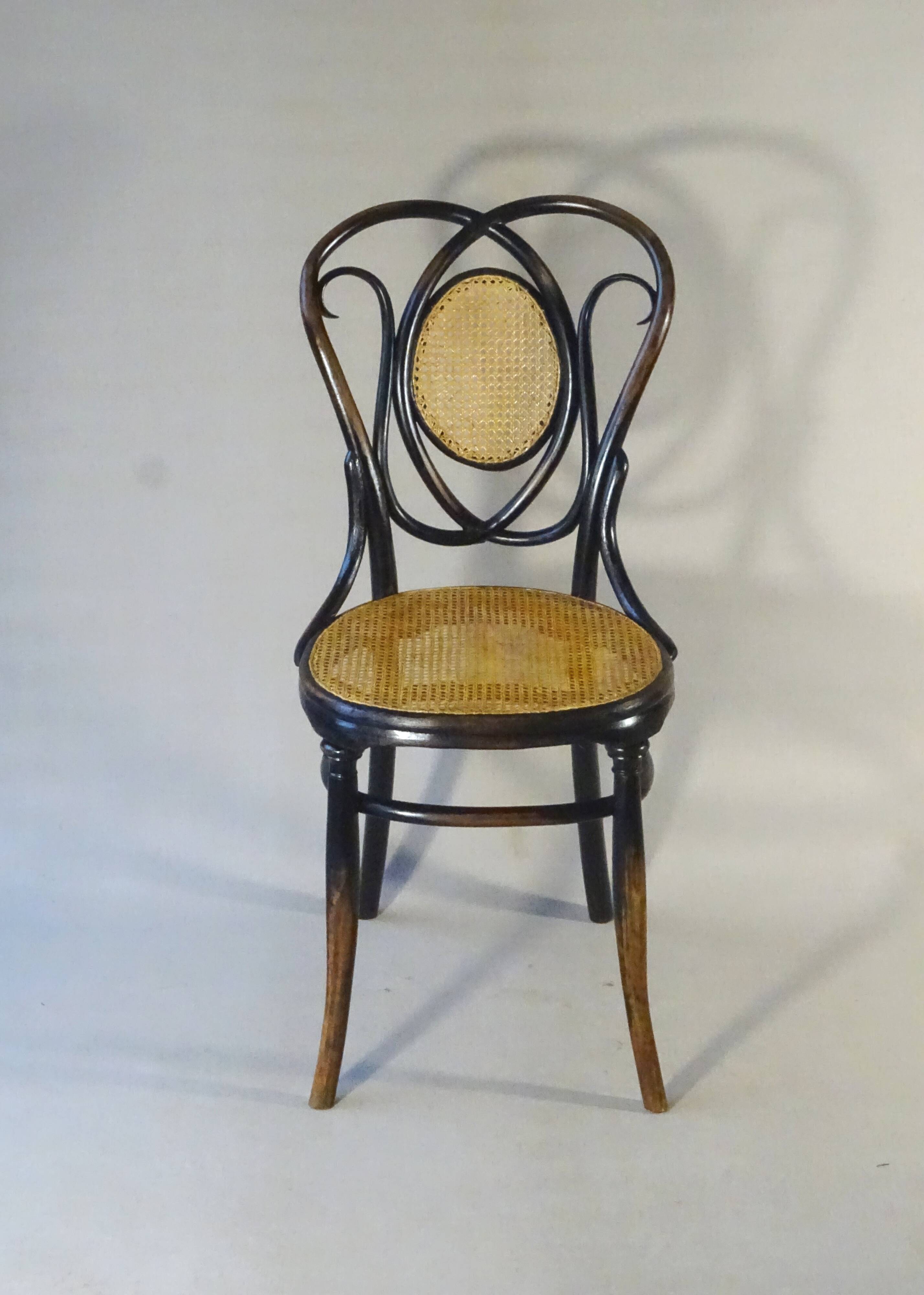 Chaise N°22 par Chevallier à Fiume vers 1890, no Thonet