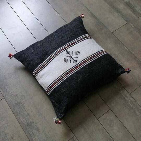 Coussin berbère marocain noir et blanc