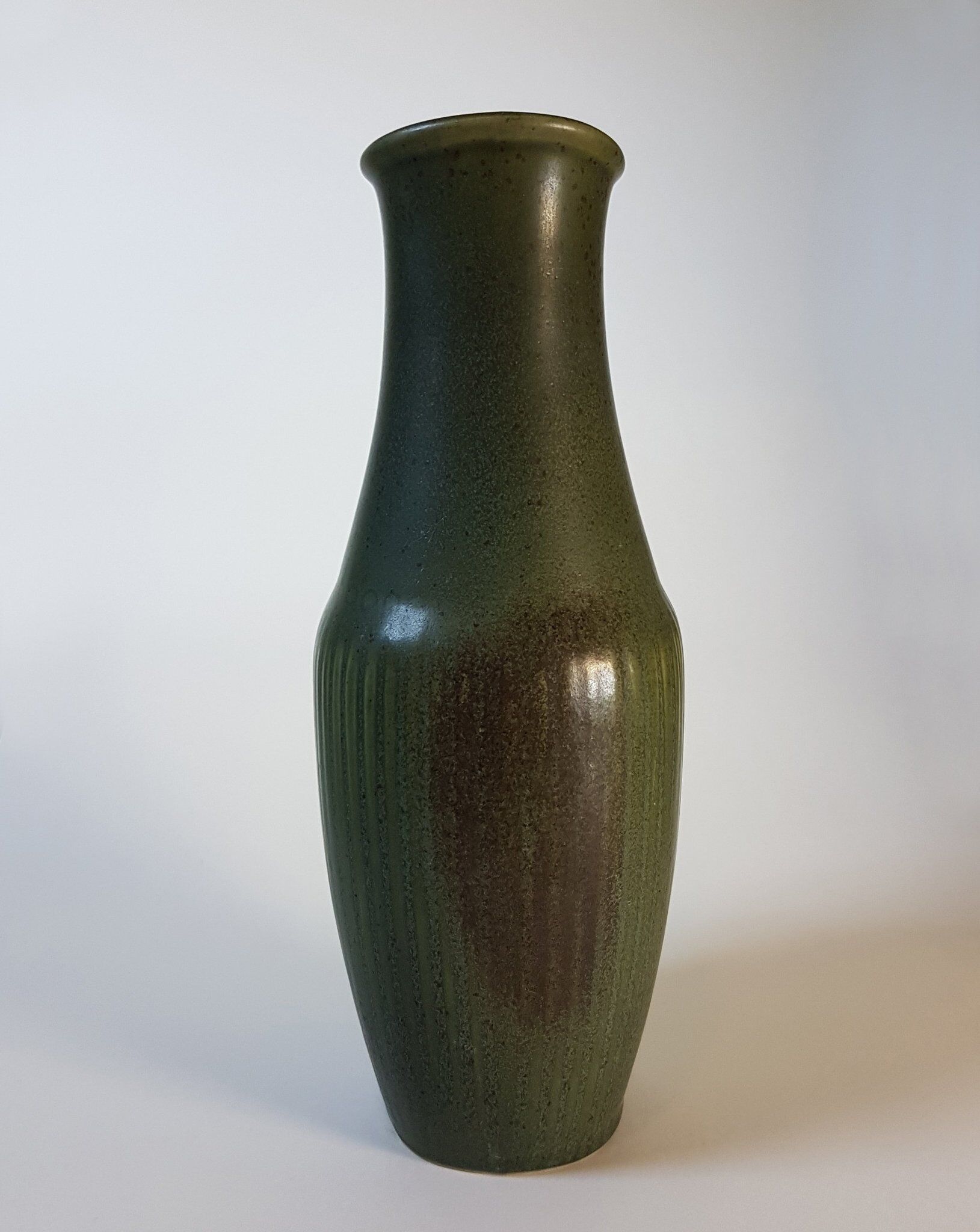 Vase, grez porcelain. collier series by gunnar nylund for rörstrand.  sweden 1936