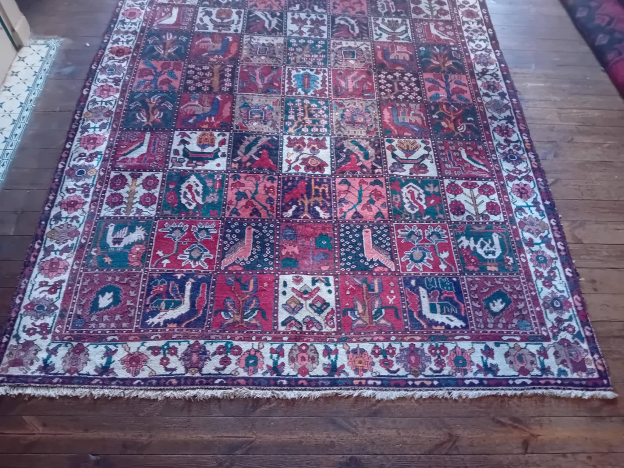 Handmade Persian Bachtiar Rug 304x213cm