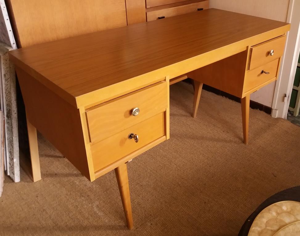 Oak-plated desk and formica 60s/70s
