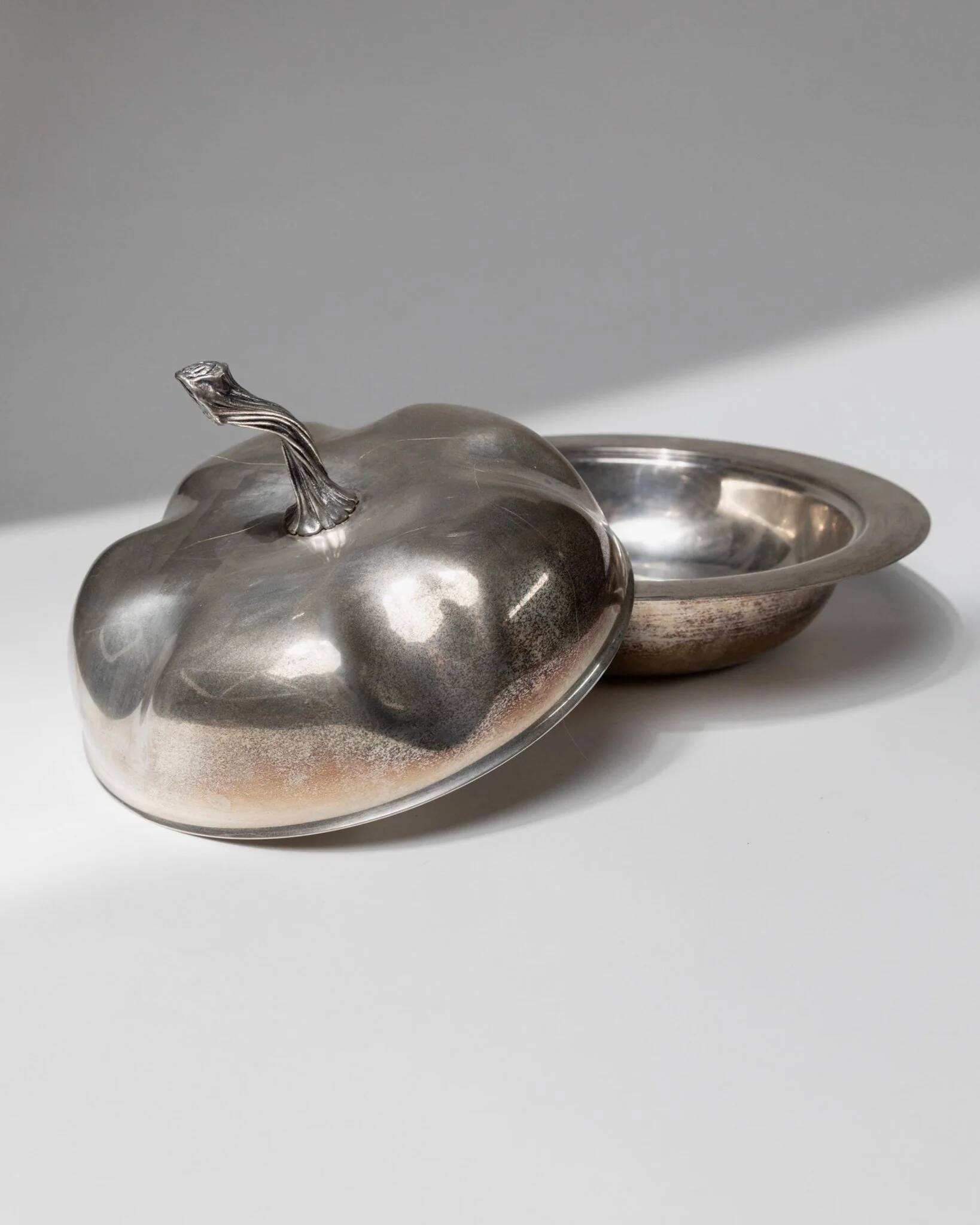 Silver-plated pumpkin-shaped bowl with lift-off lid, 1940s vintage centerpiece in metal